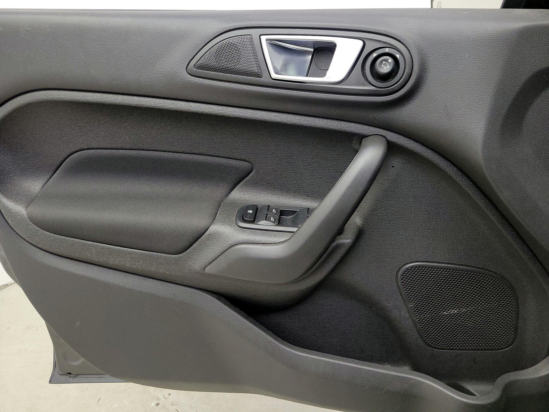 Thumbnail: 2015 Ford Fiesta - 12