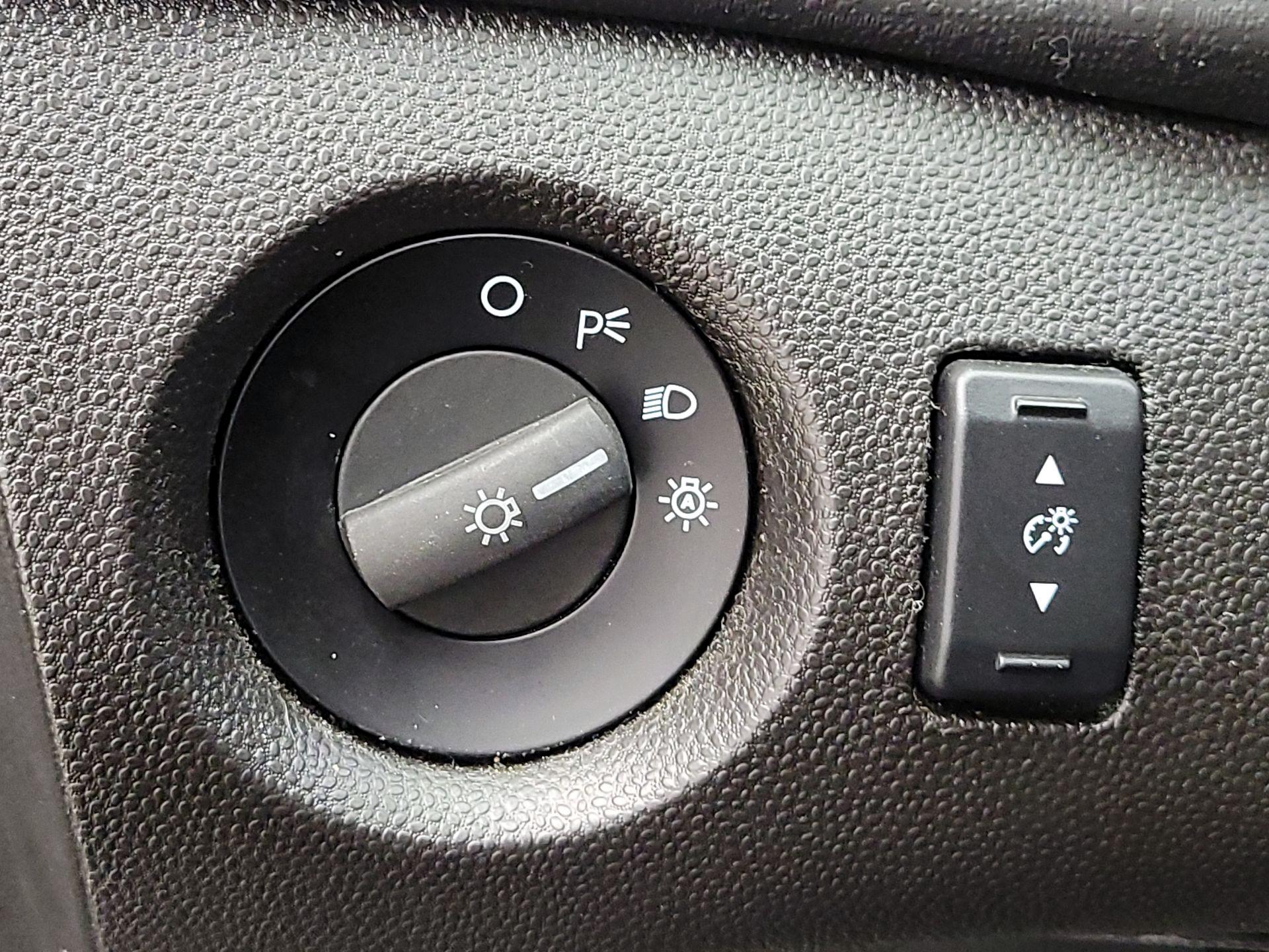 Thumbnail: 2015 Ford Fiesta - 13