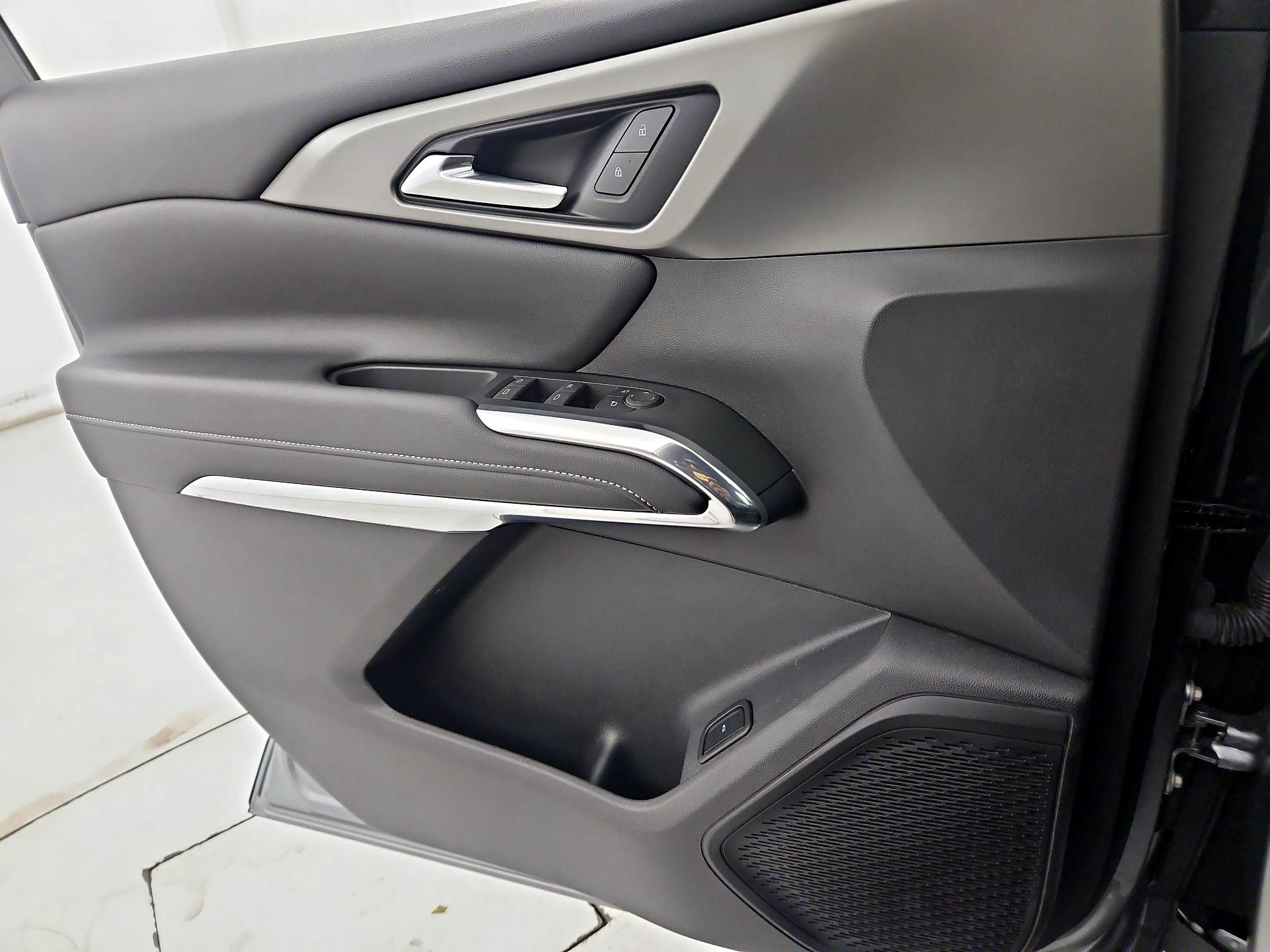 Thumbnail: 2025 Chevrolet Traverse - 12