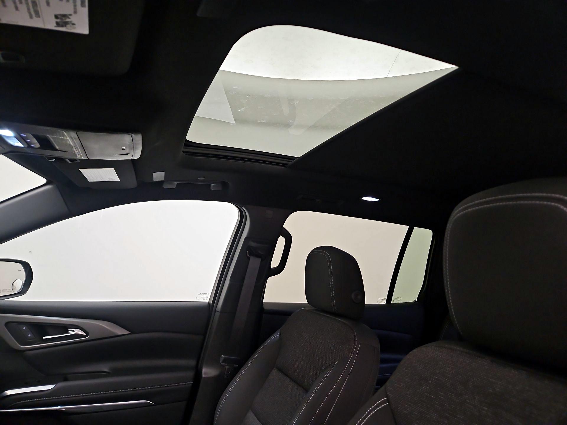 Thumbnail: 2025 Chevrolet Traverse - 19