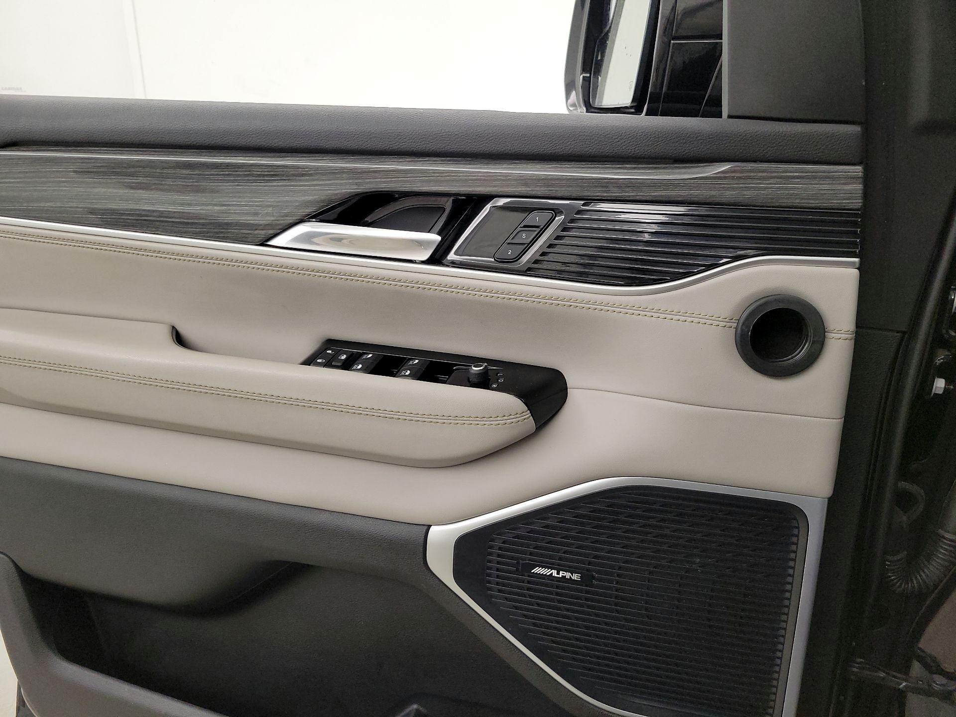 Thumbnail: 2022 Jeep Wagoneer - 12