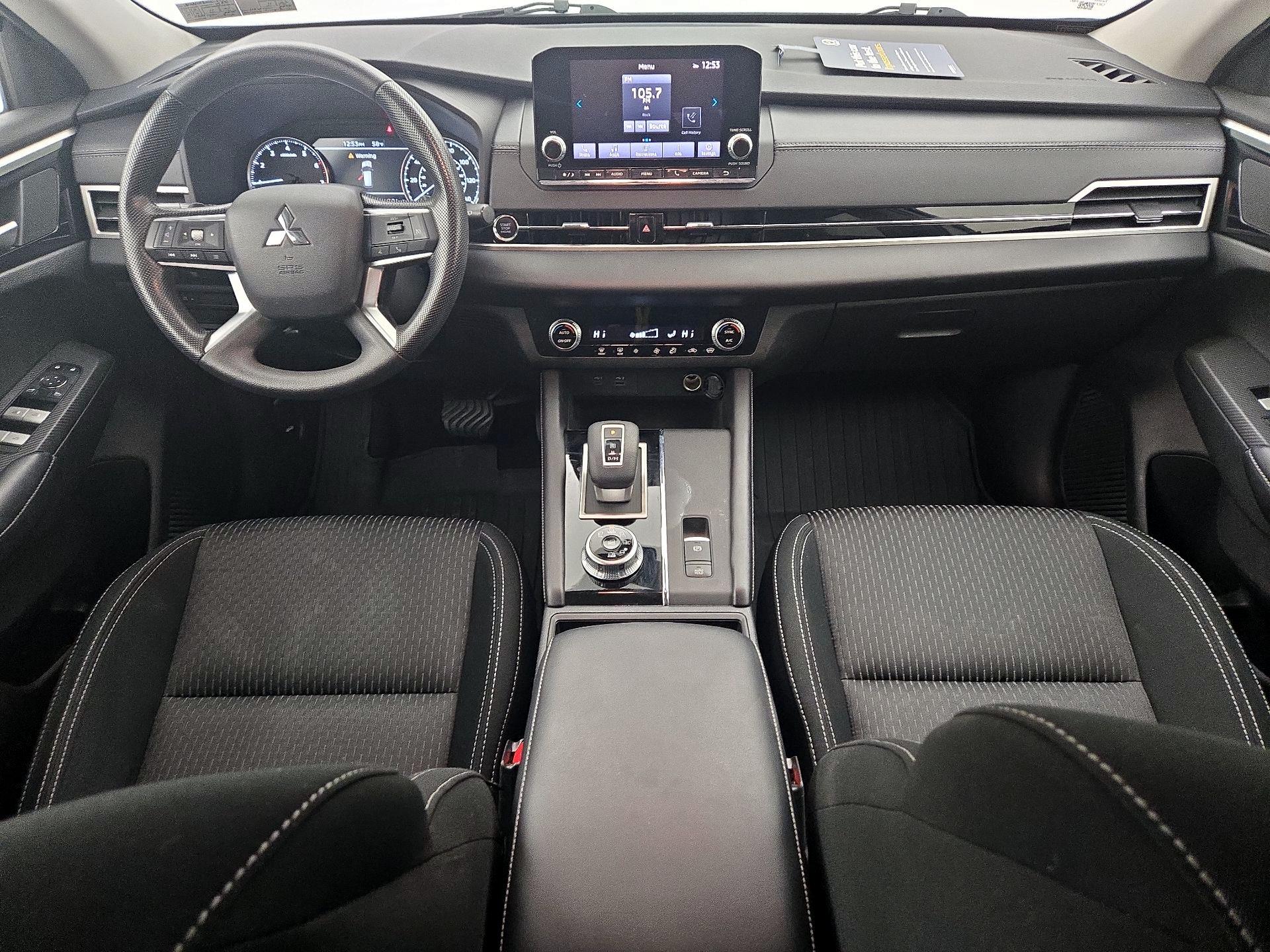 Thumbnail: 2022 Mitsubishi Outlander - 9