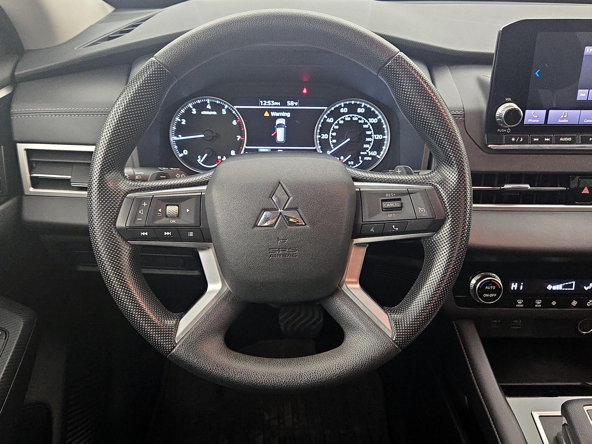 Thumbnail: 2022 Mitsubishi Outlander - 10