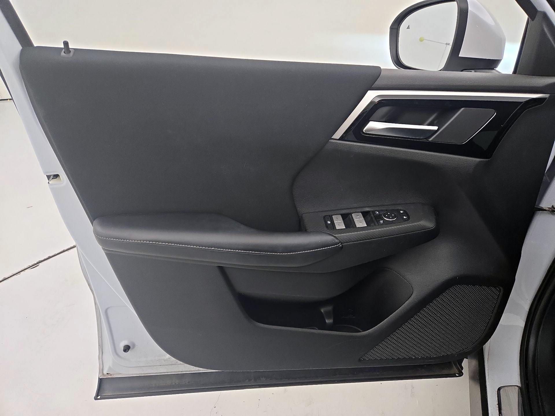 Thumbnail: 2022 Mitsubishi Outlander - 12