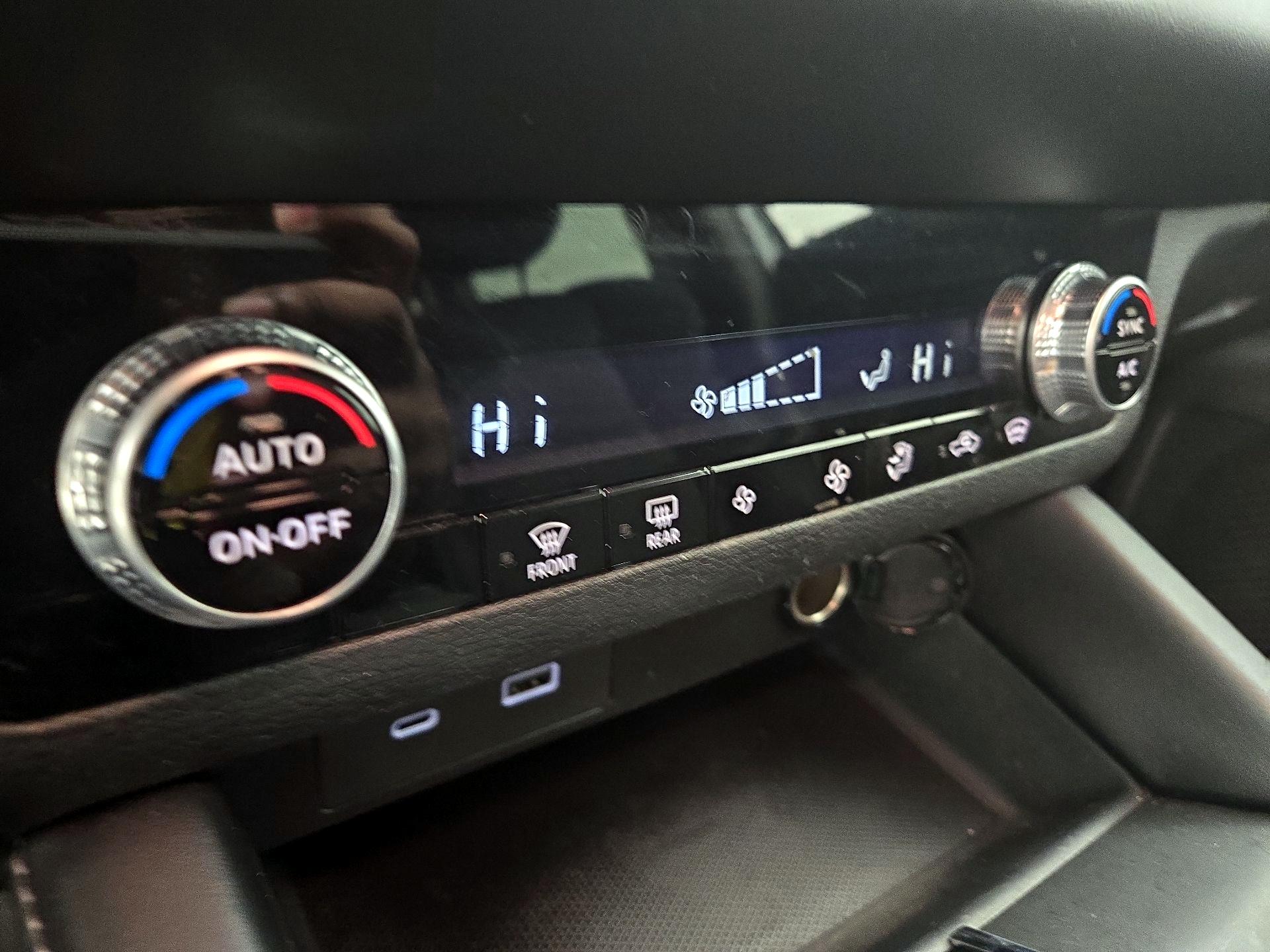 Thumbnail: 2022 Mitsubishi Outlander - 16