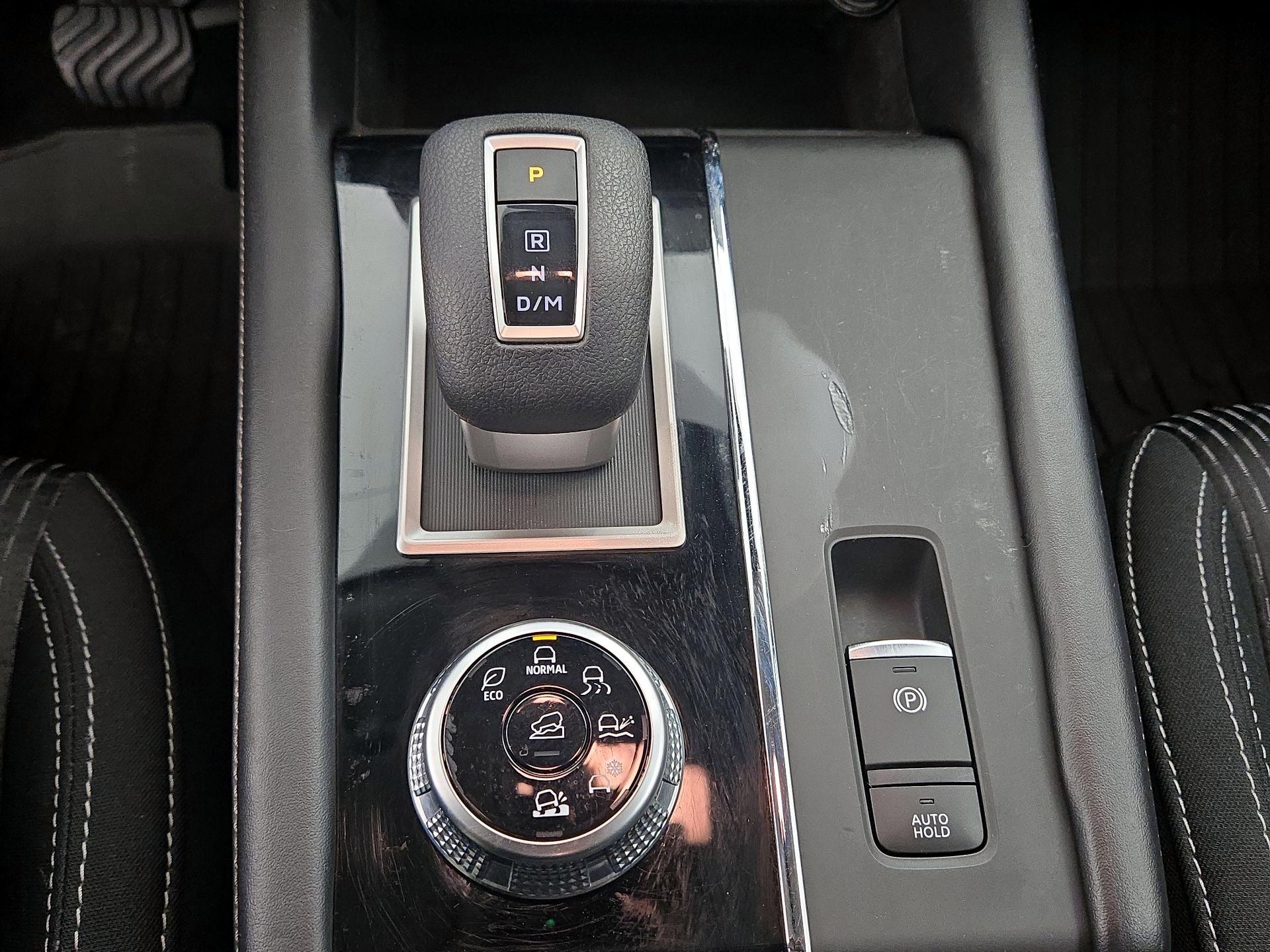 Thumbnail: 2022 Mitsubishi Outlander - 17