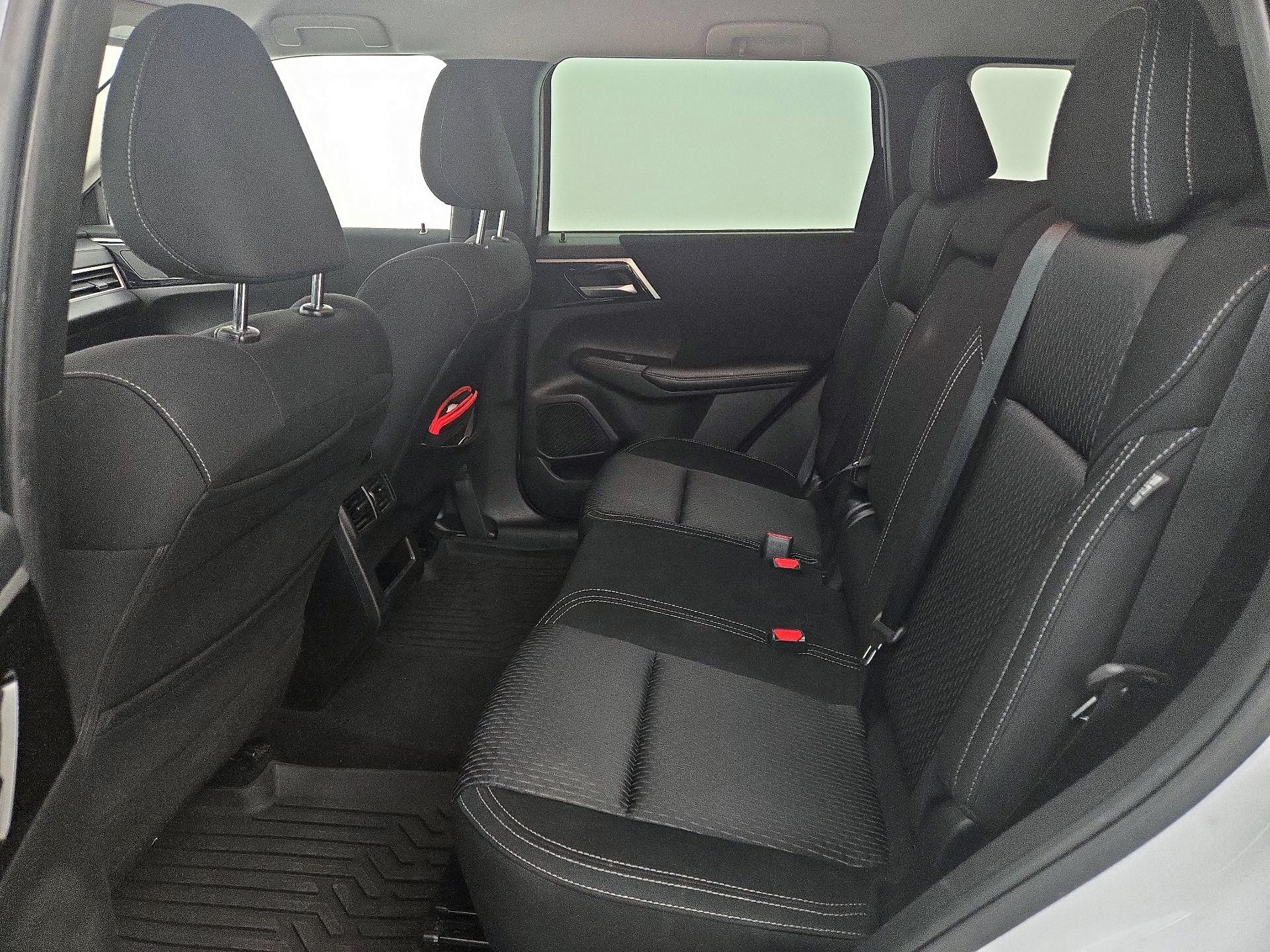 Thumbnail: 2022 Mitsubishi Outlander - 19