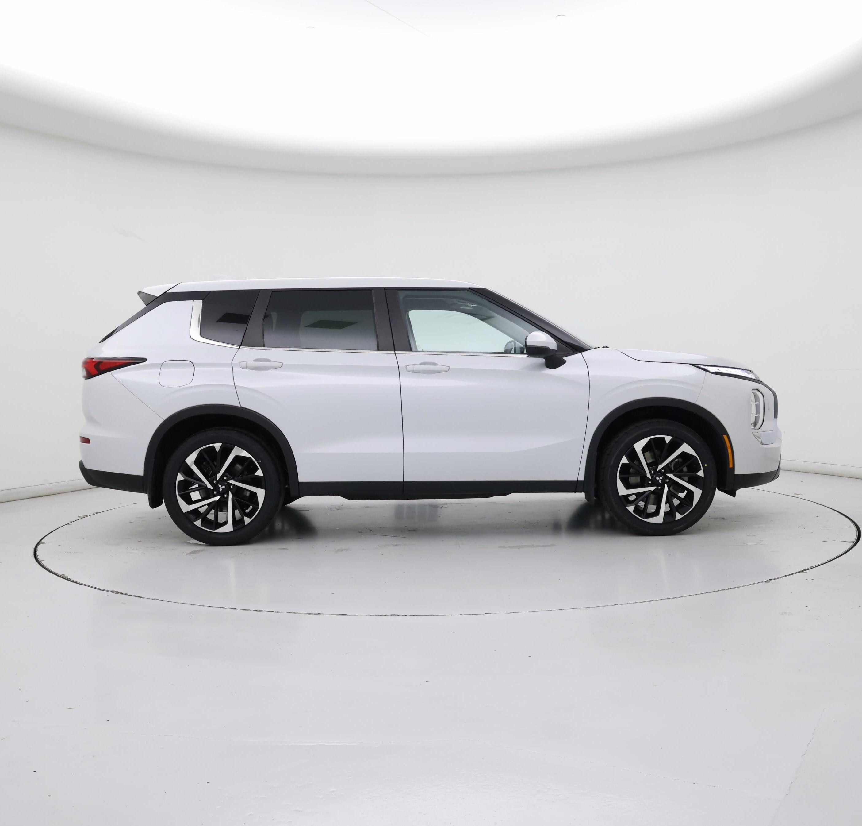 Thumbnail: 2022 Mitsubishi Outlander - 7