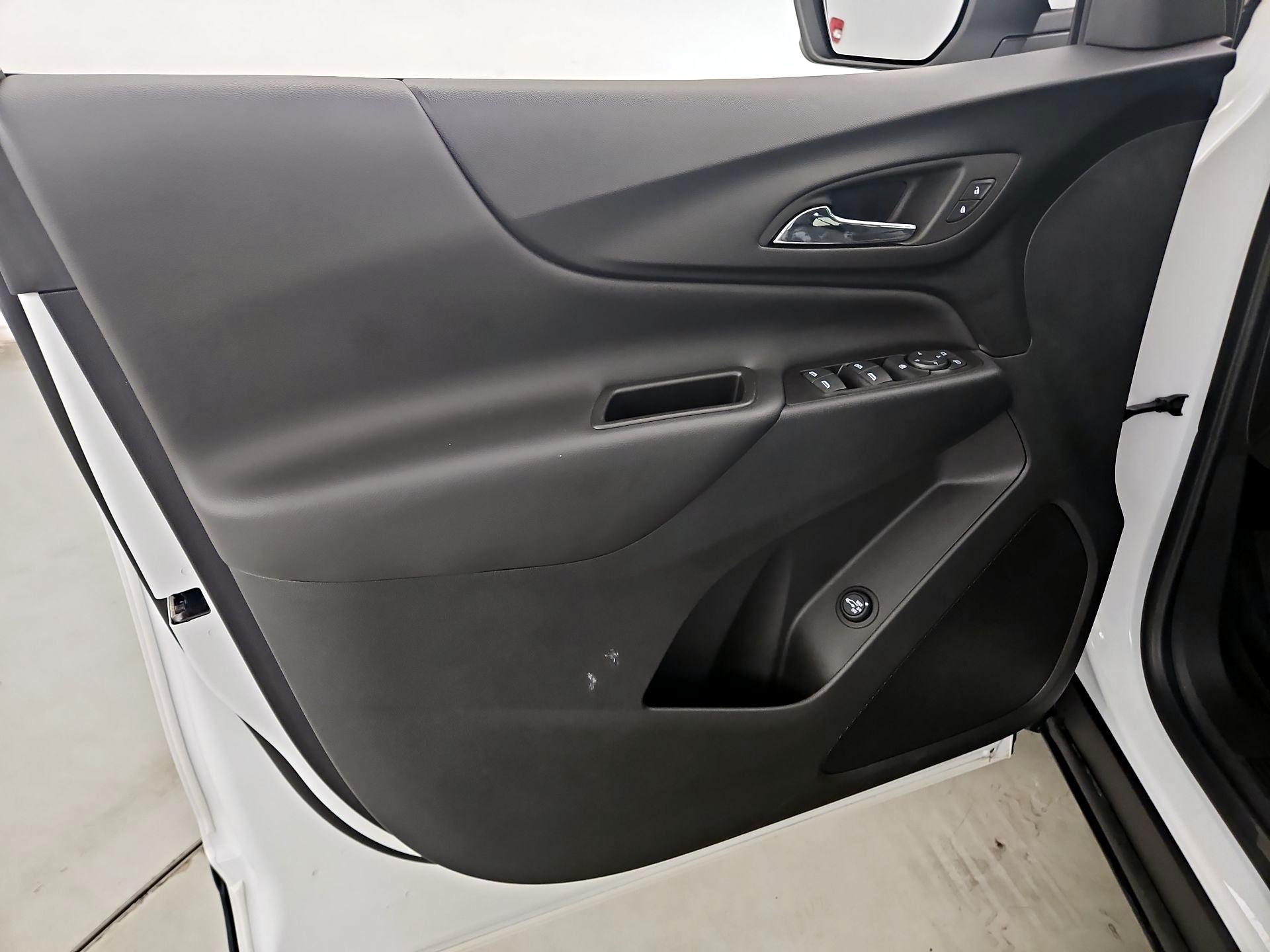 Thumbnail: 2023 Chevrolet Equinox - 12