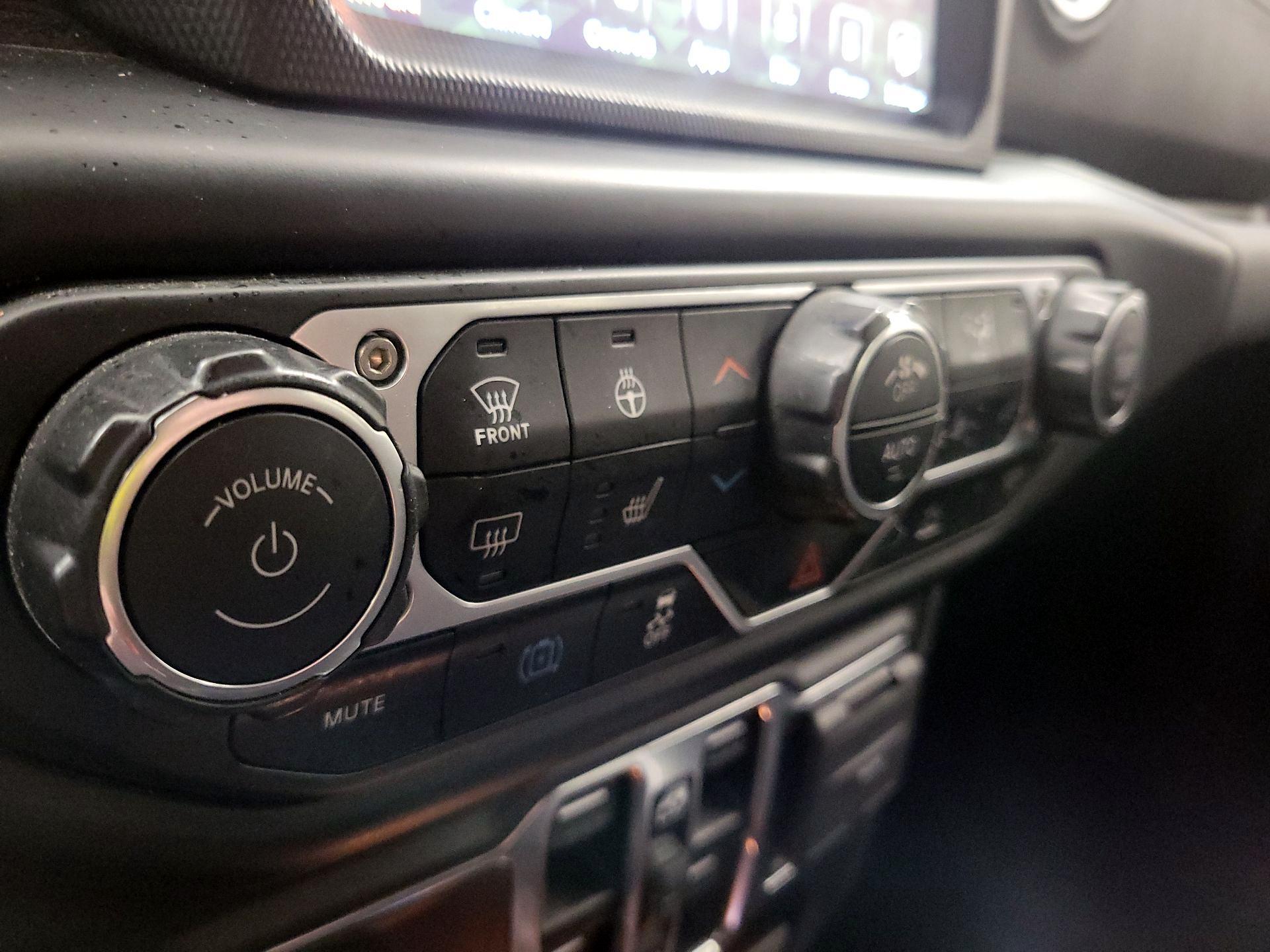 Thumbnail: 2022 Jeep Wrangler - 17