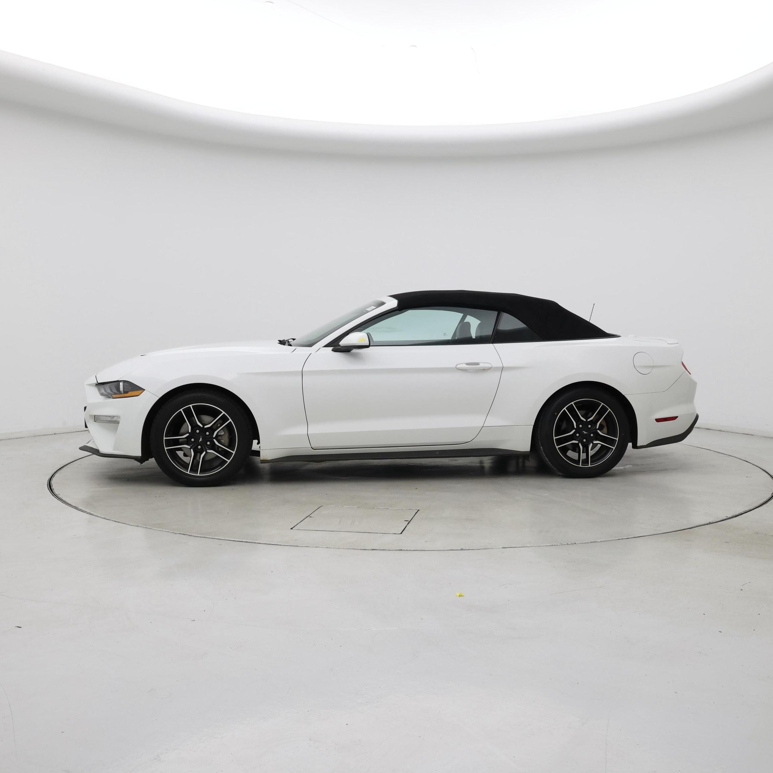 Thumbnail: 2022 Ford Mustang - 3