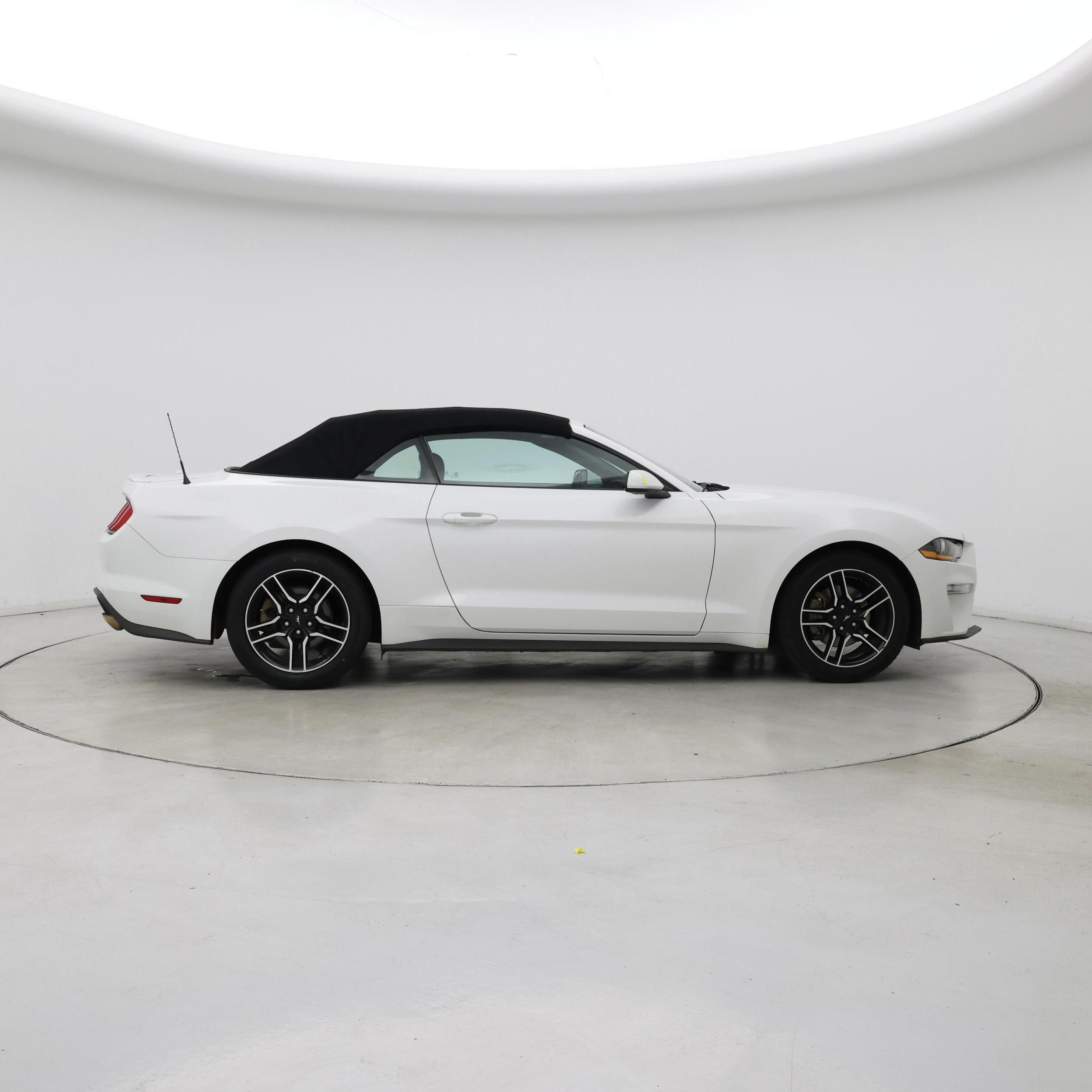 Thumbnail: 2022 Ford Mustang - 7