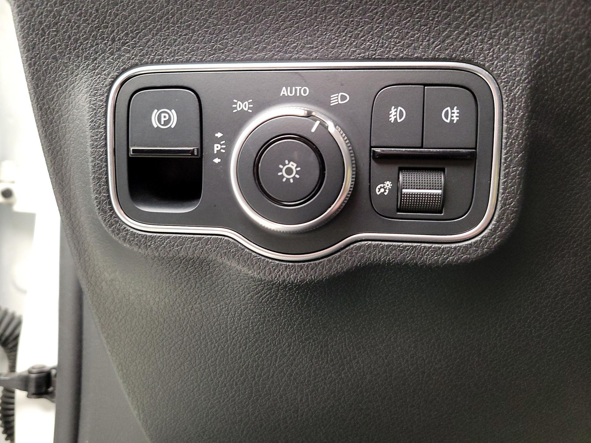 Thumbnail: 2022 Mercedes-Benz GLB - 13