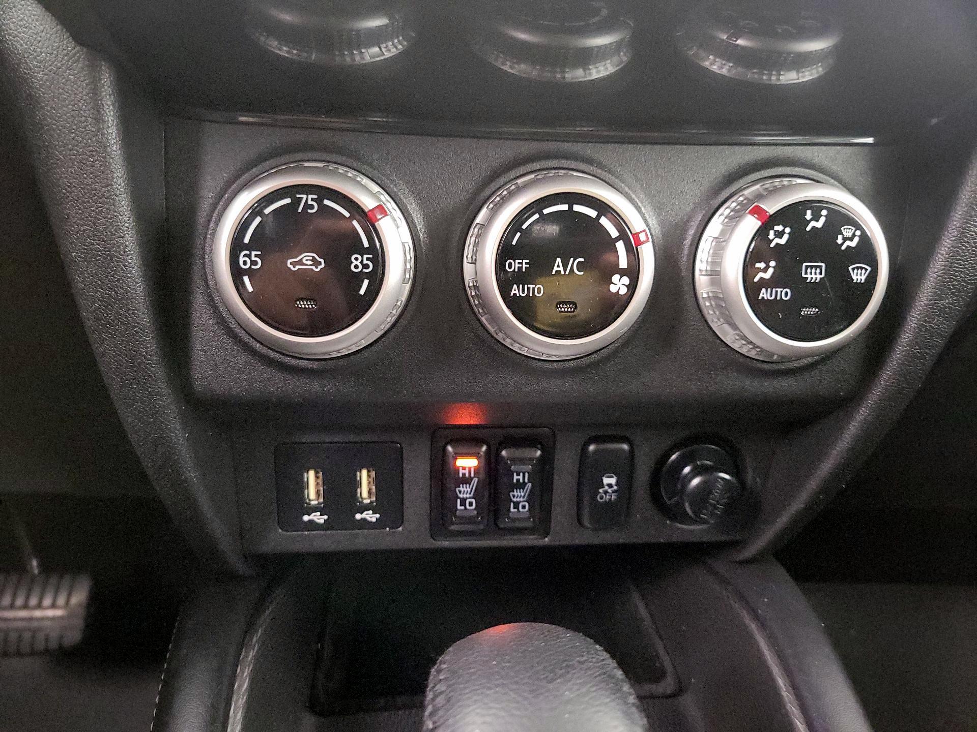 Thumbnail: 2020 Mitsubishi Outlander Sport - 16