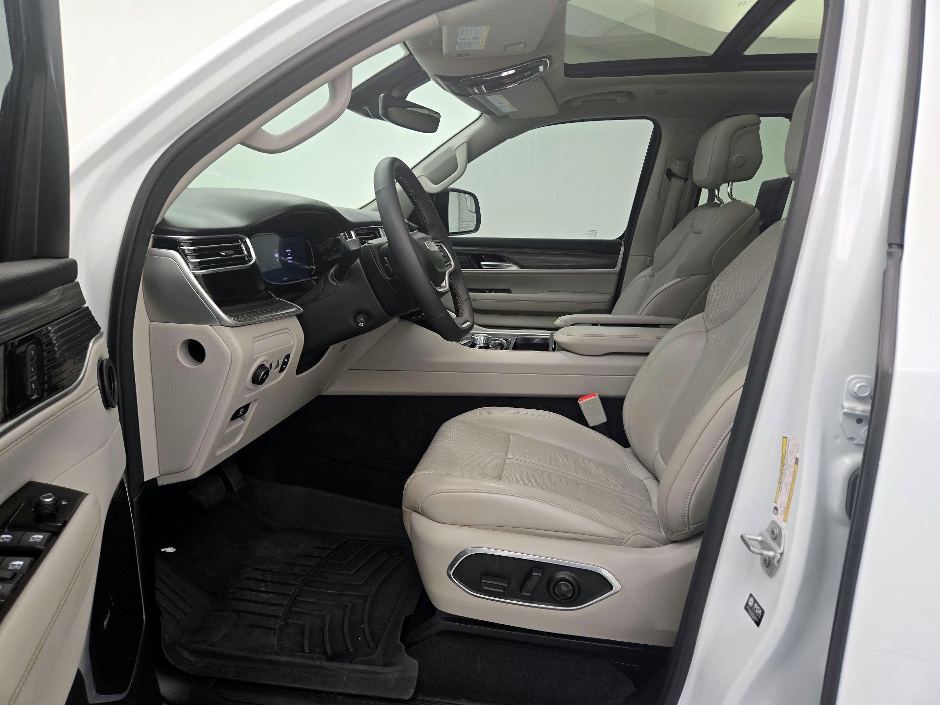 Thumbnail: 2023 Jeep Wagoneer - 11