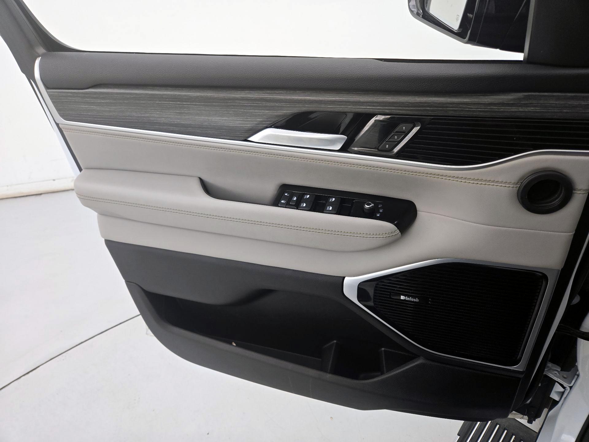 Thumbnail: 2023 Jeep Wagoneer - 12