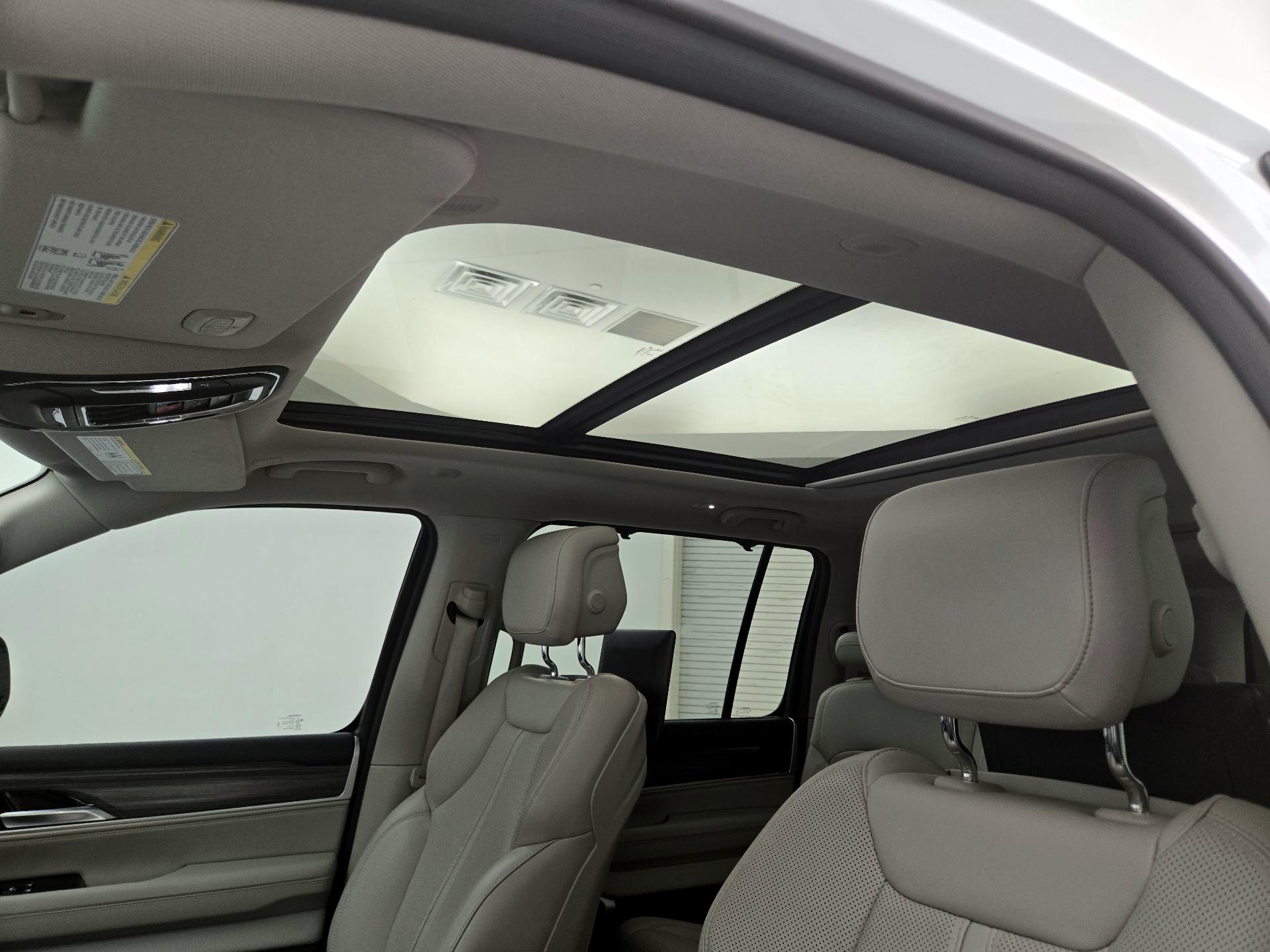 Thumbnail: 2023 Jeep Wagoneer - 20