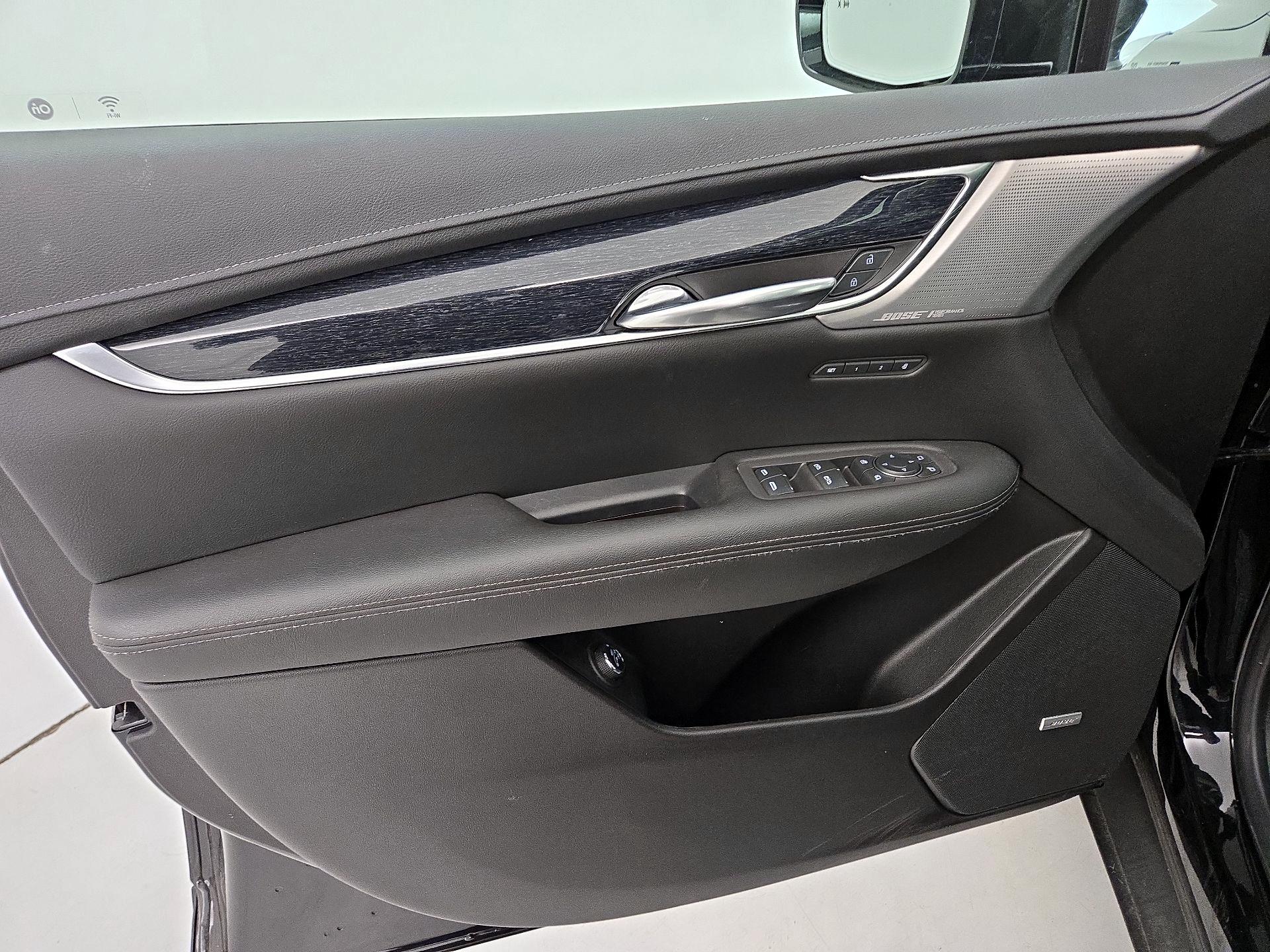 Thumbnail: 2022 Cadillac XT5 - 12