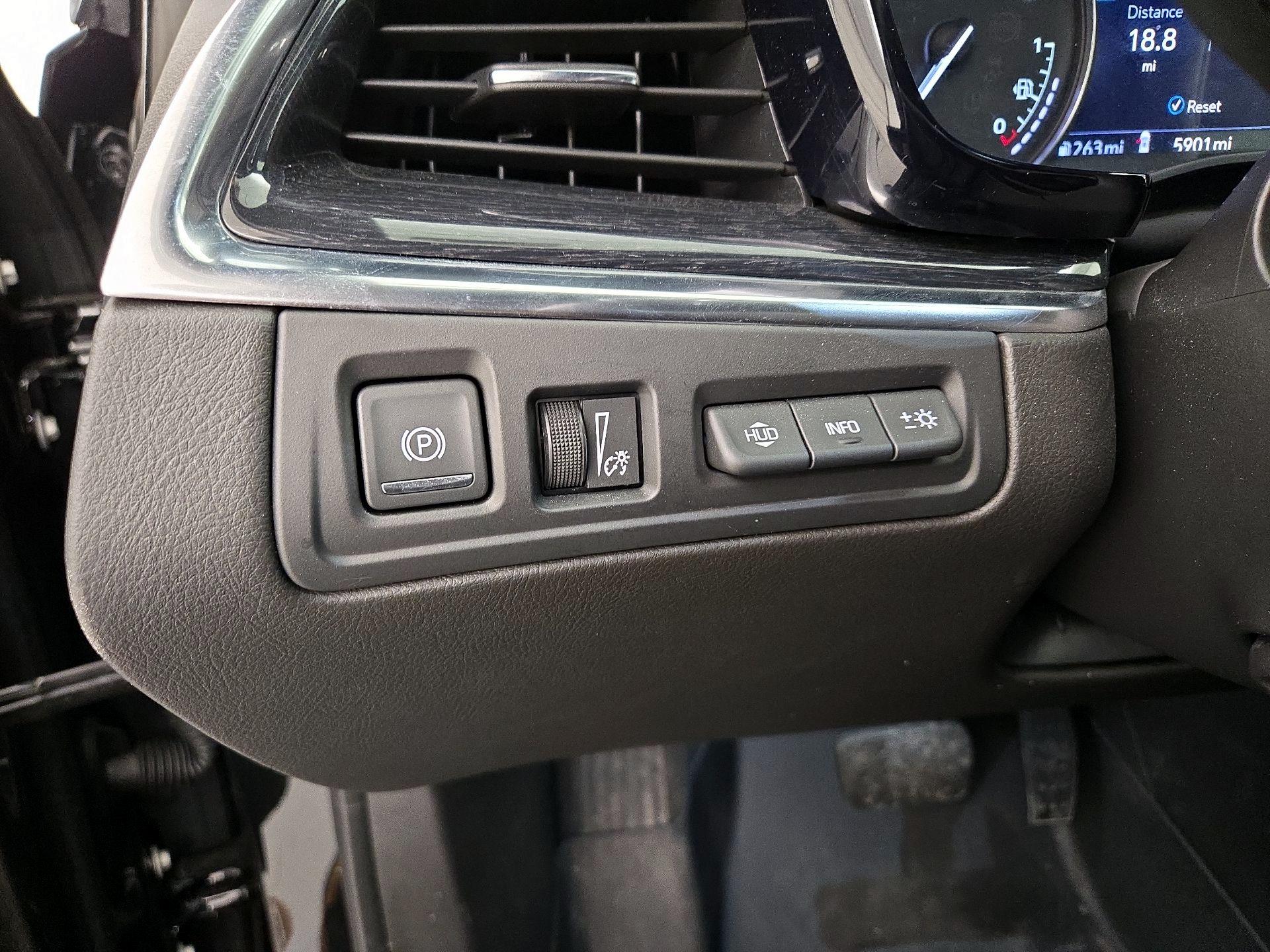 Thumbnail: 2022 Cadillac XT5 - 13