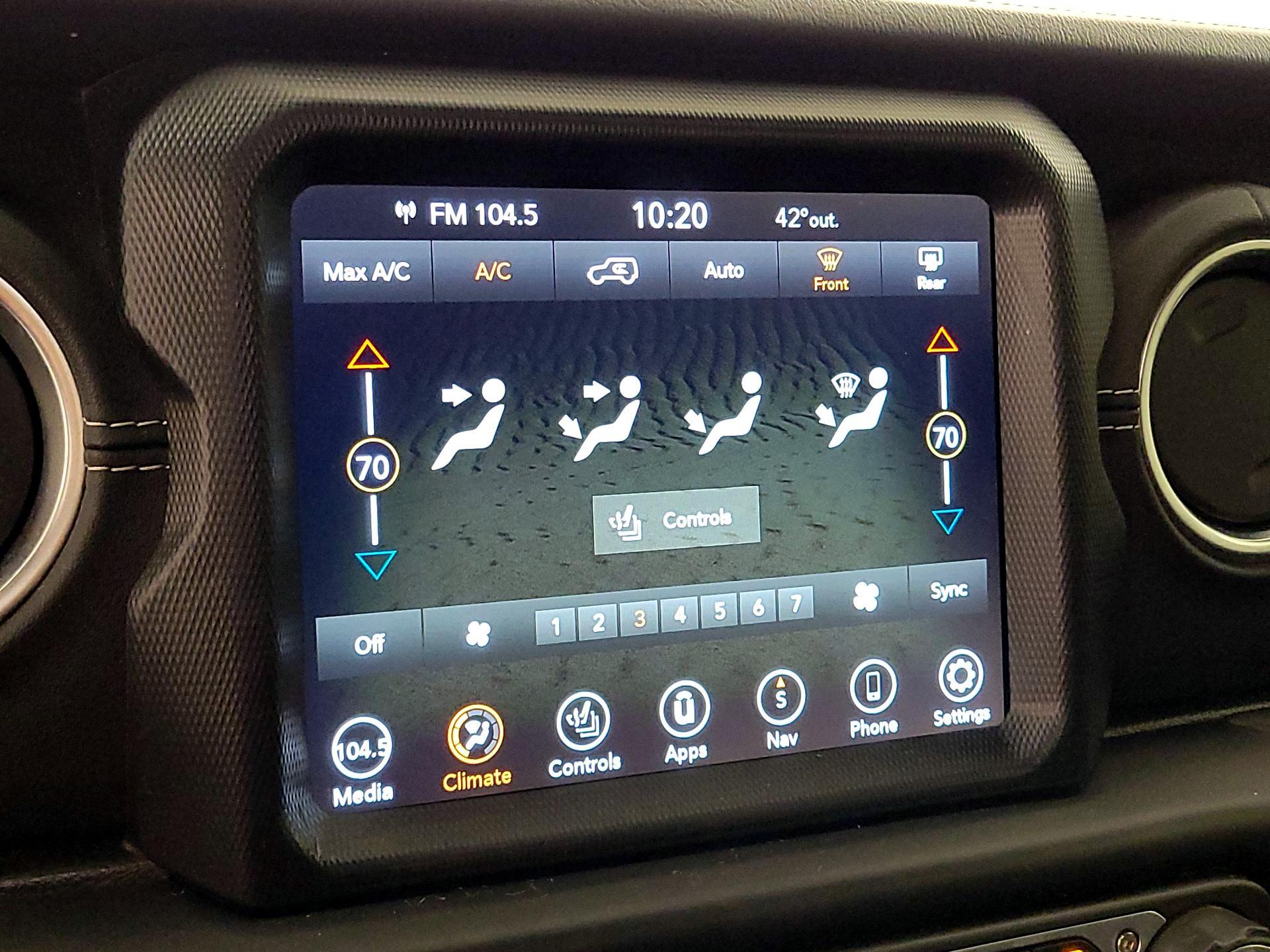 Thumbnail: 2022 Jeep Wrangler - 17