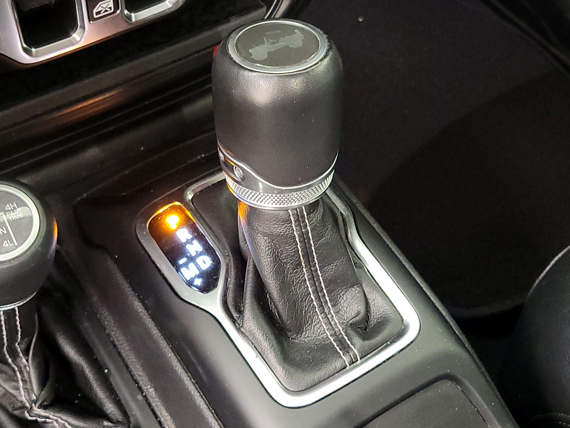 Thumbnail: 2022 Jeep Wrangler - 18