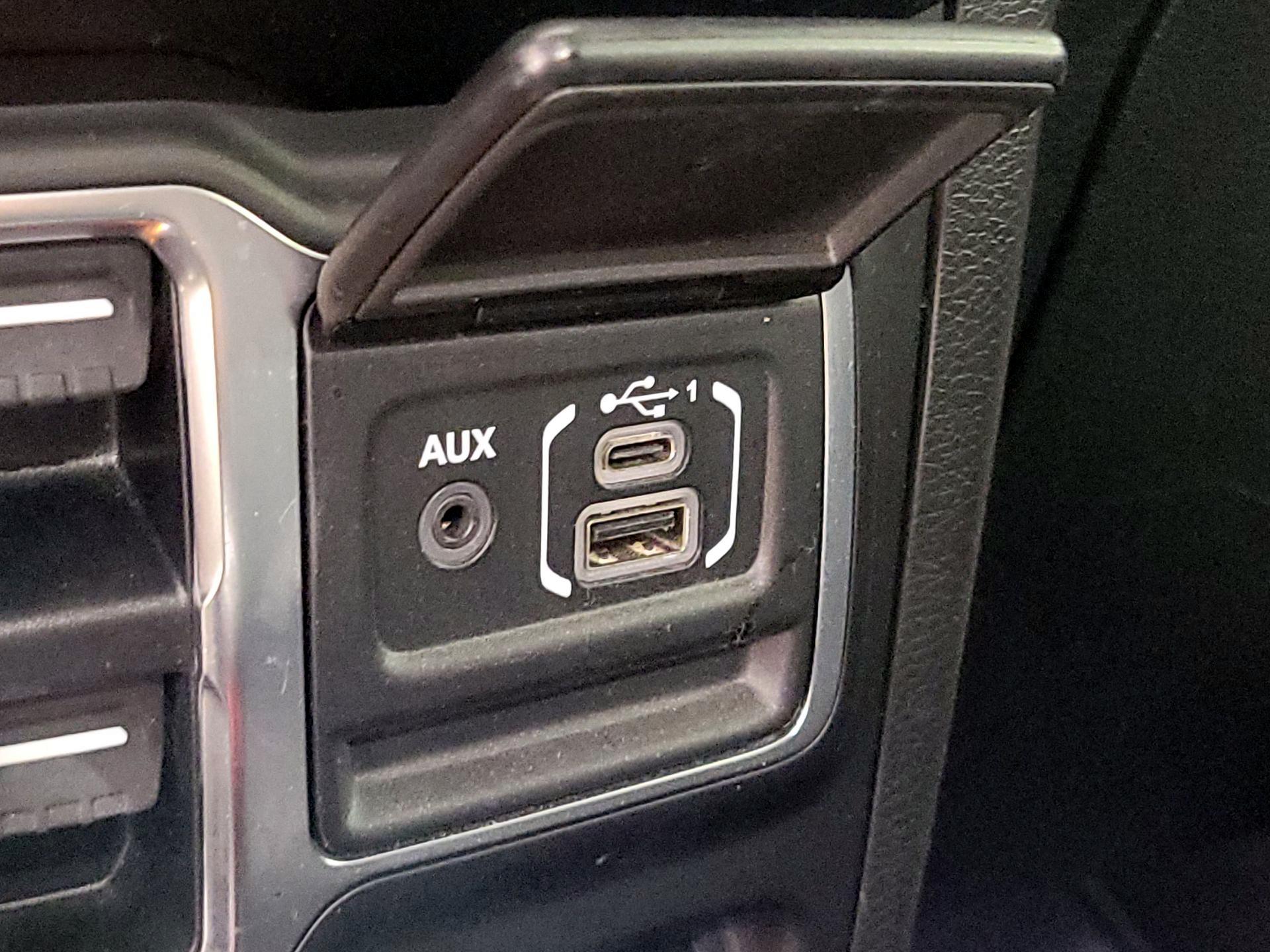 Thumbnail: 2022 Jeep Wrangler - 19