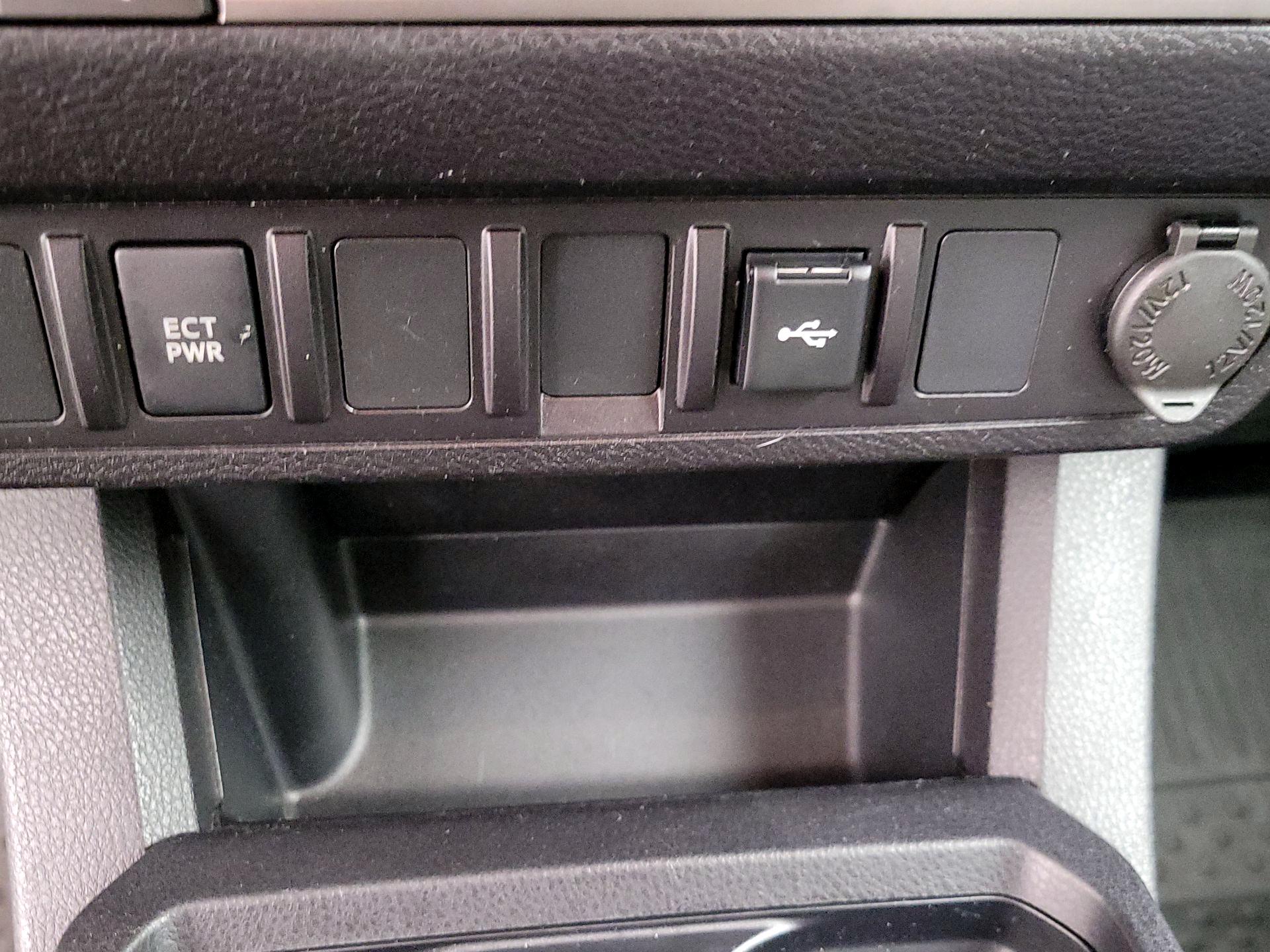 Thumbnail: 2022 Toyota Tacoma - 18