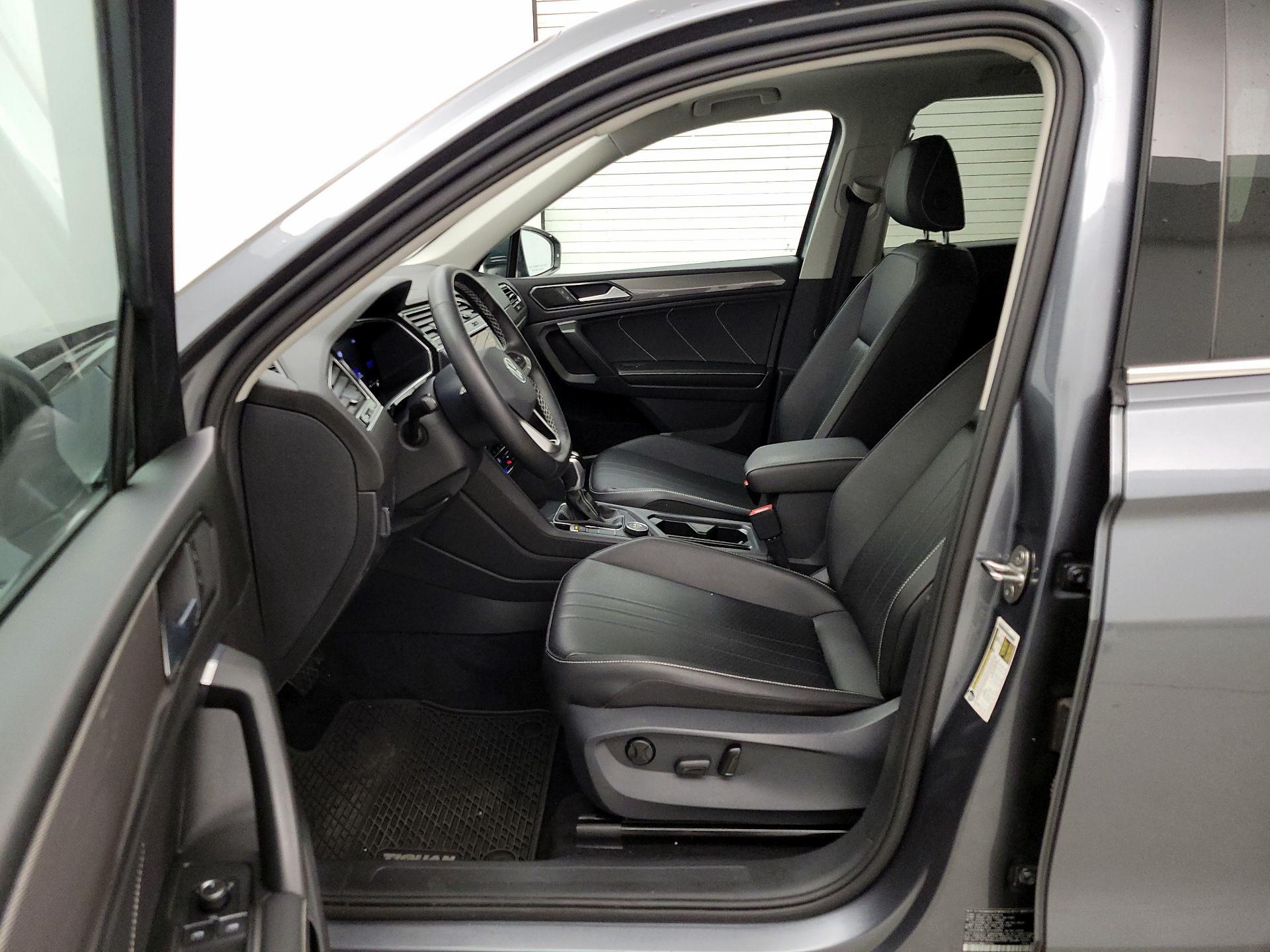 Thumbnail: 2022 Volkswagen Tiguan - 11