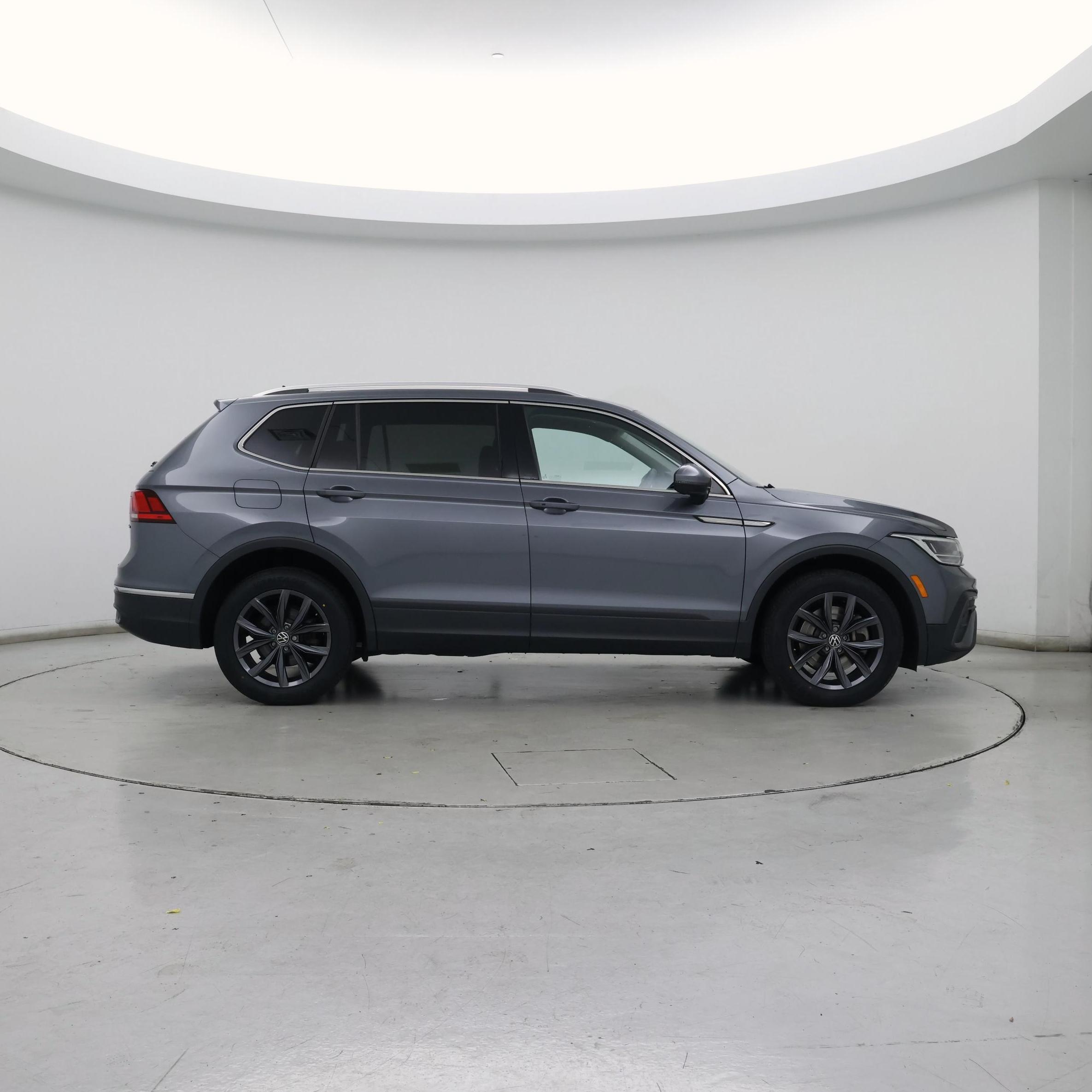 Thumbnail: 2022 Volkswagen Tiguan - 7