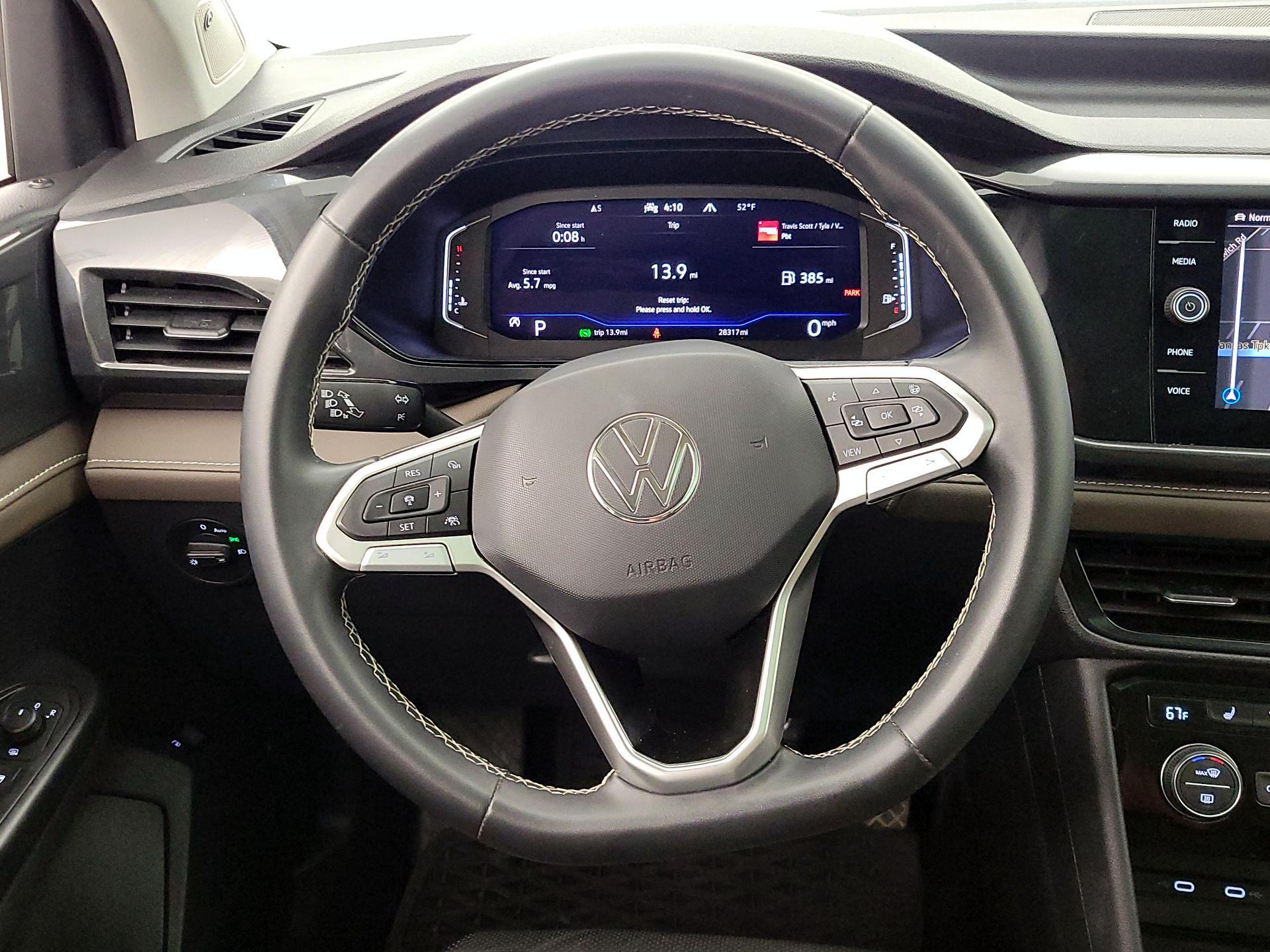 Thumbnail: 2022 Volkswagen Taos - 10