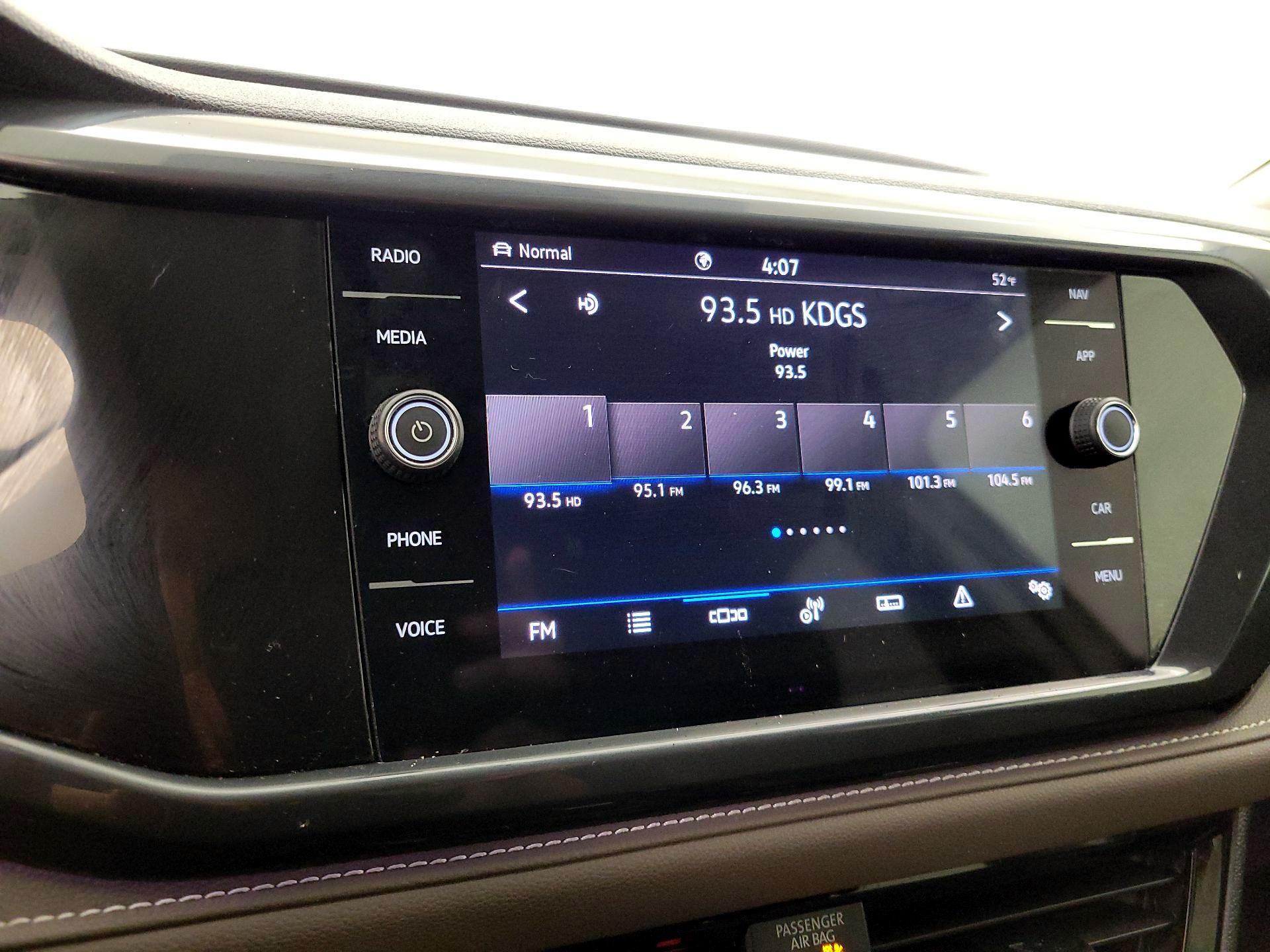 Thumbnail: 2022 Volkswagen Taos - 16