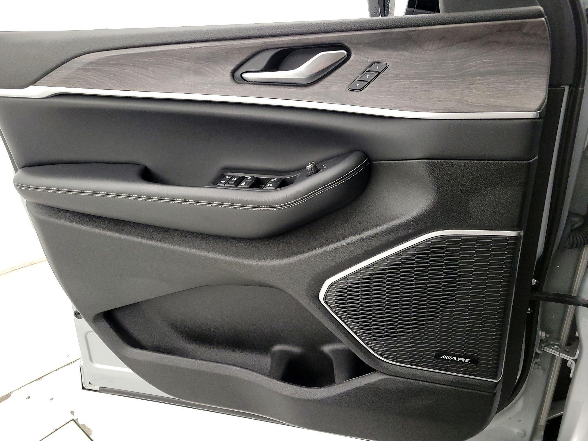 Thumbnail: 2023 Jeep Grand Cherokee L - 12