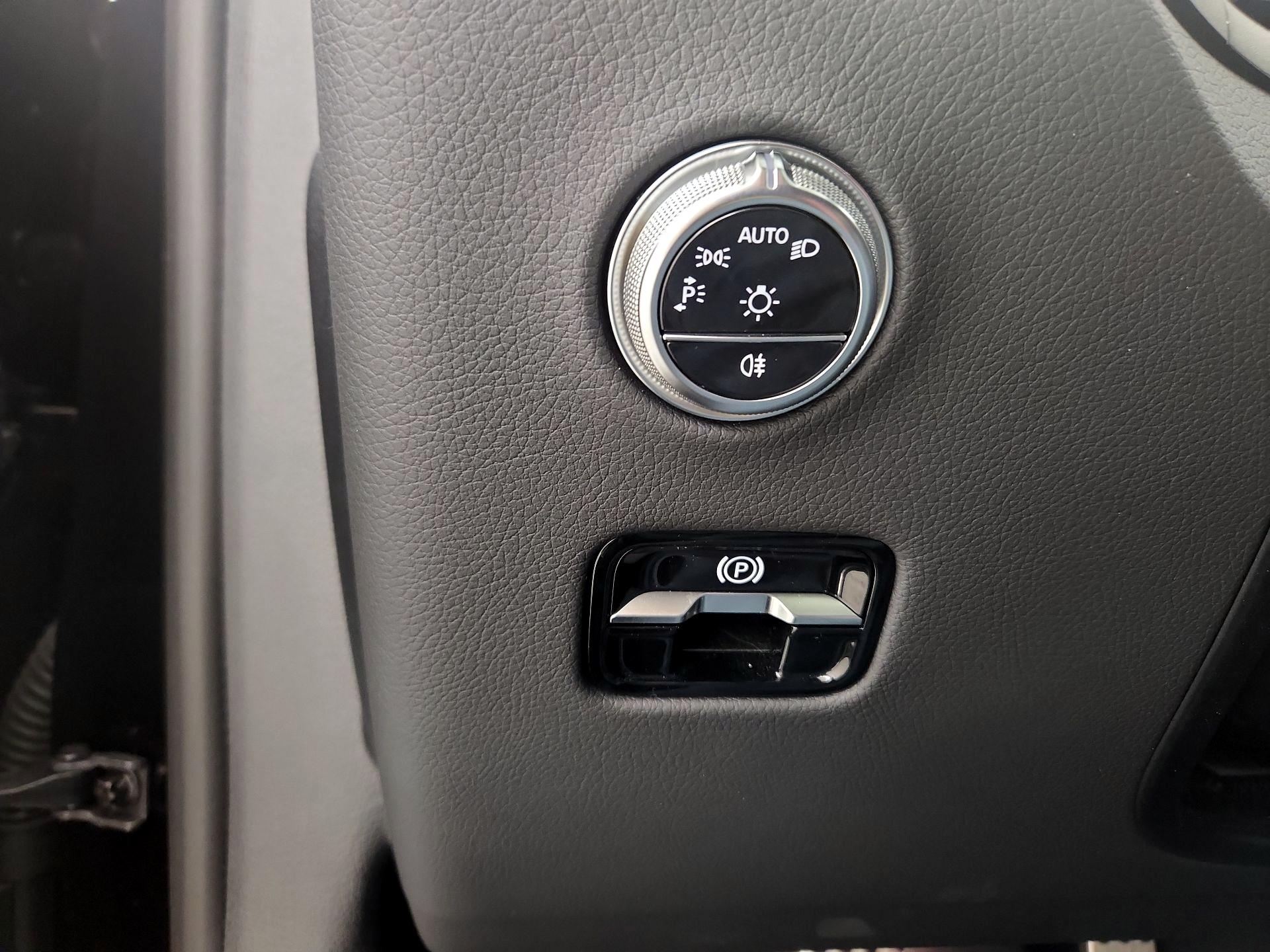 Thumbnail: 2024 Mercedes-Benz GLC - 13