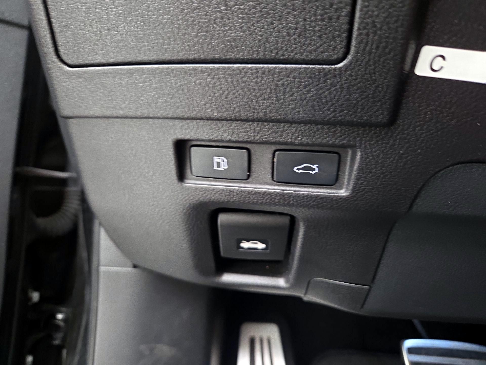 Thumbnail: 2021 Lexus ES - 13