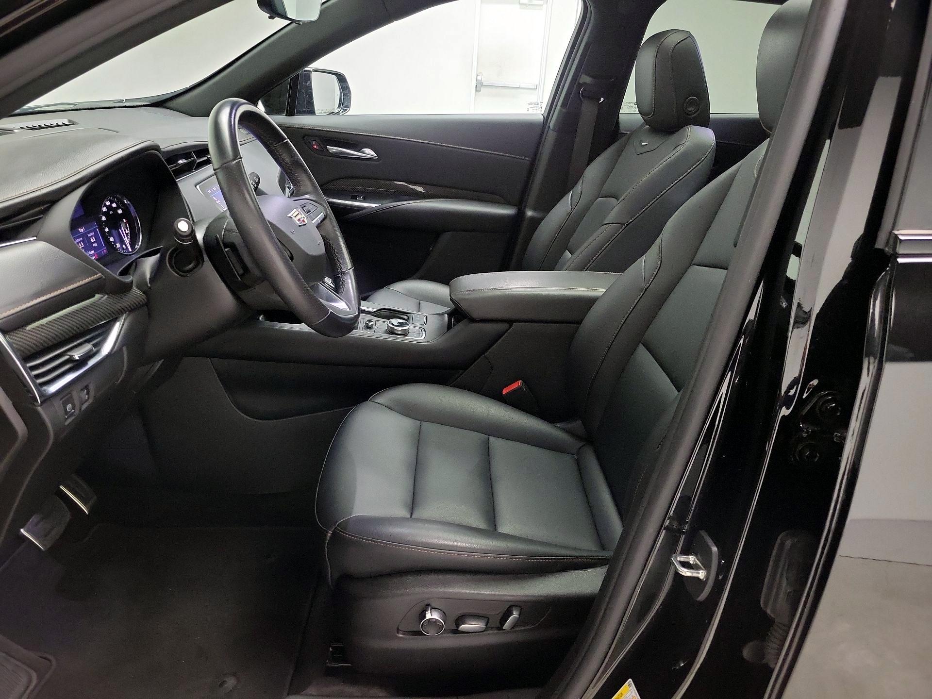 Thumbnail: 2023 Cadillac XT4 - 11