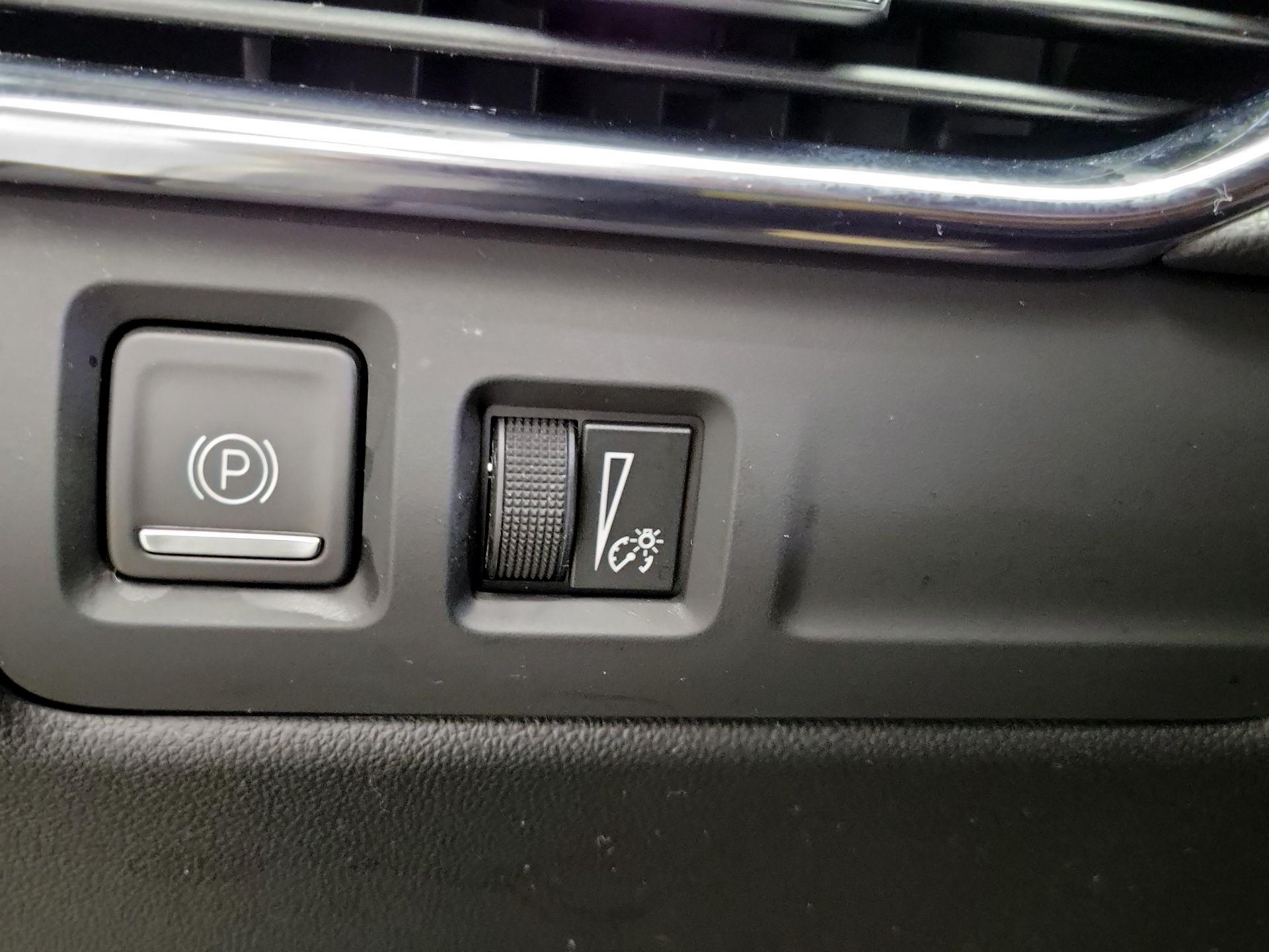 Thumbnail: 2023 Cadillac XT4 - 13