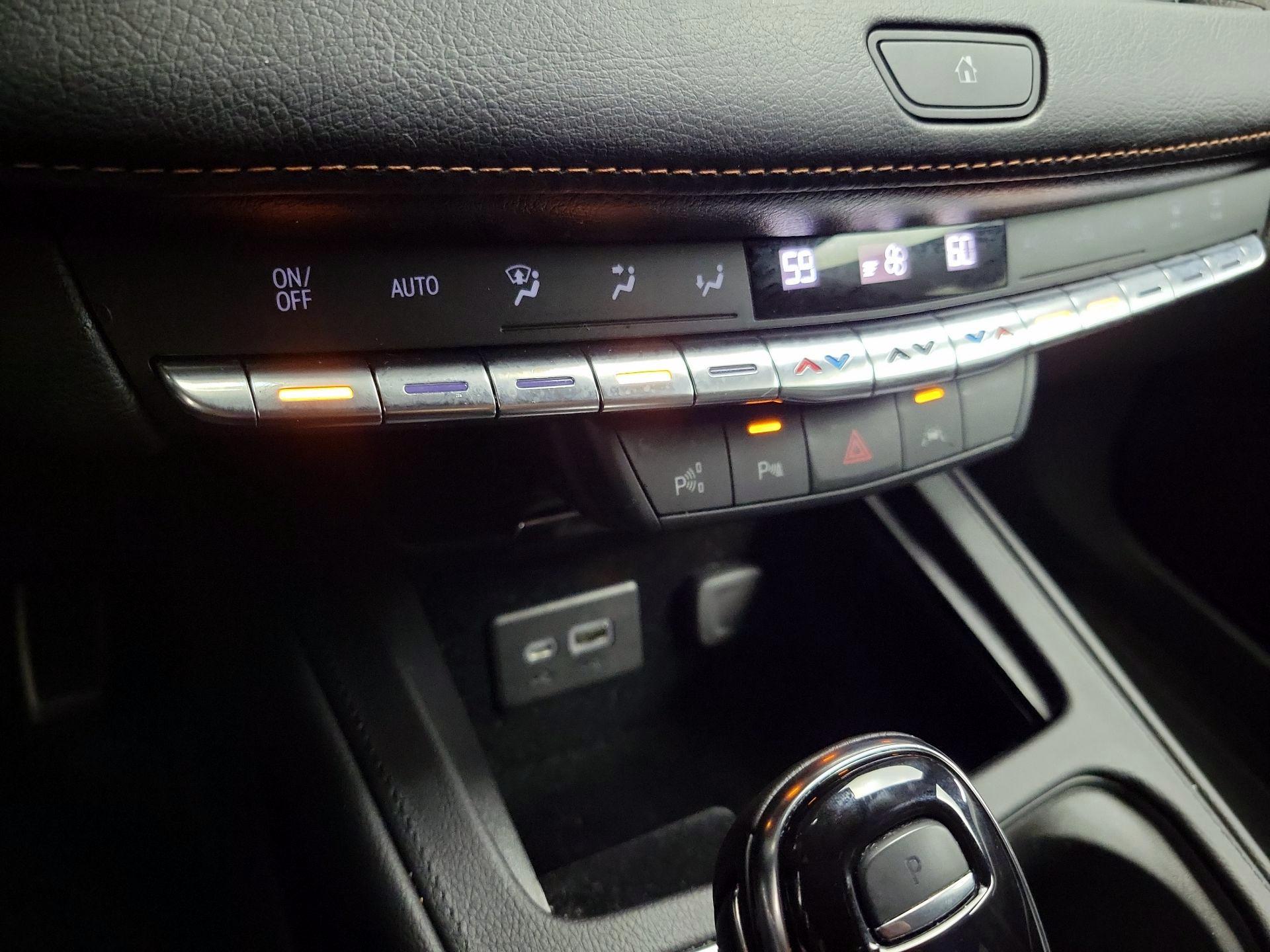 Thumbnail: 2023 Cadillac XT4 - 16