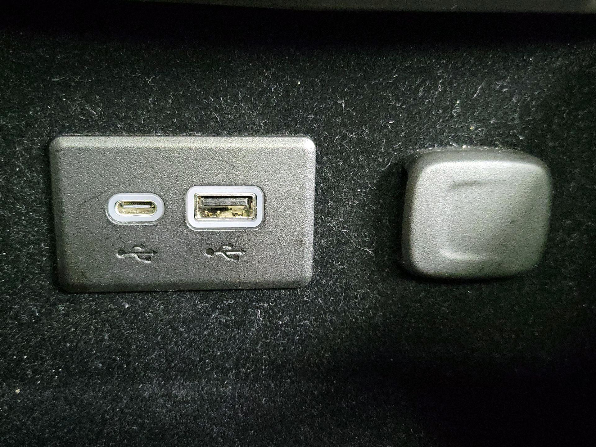 Thumbnail: 2023 Cadillac XT4 - 18