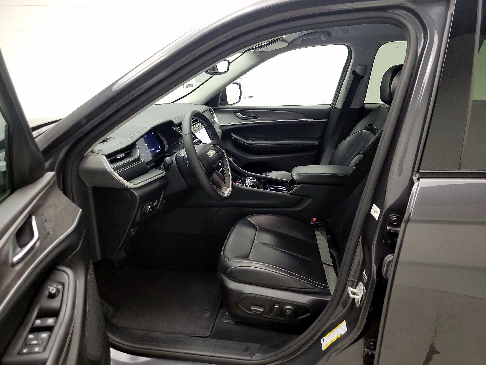 Thumbnail: 2023 Jeep Grand Cherokee - 9