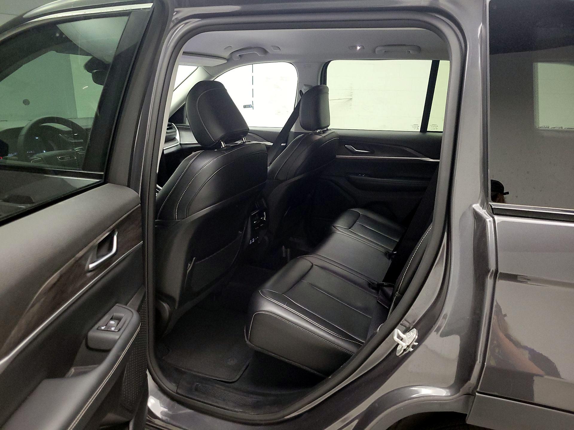 Thumbnail: 2023 Jeep Grand Cherokee - 18