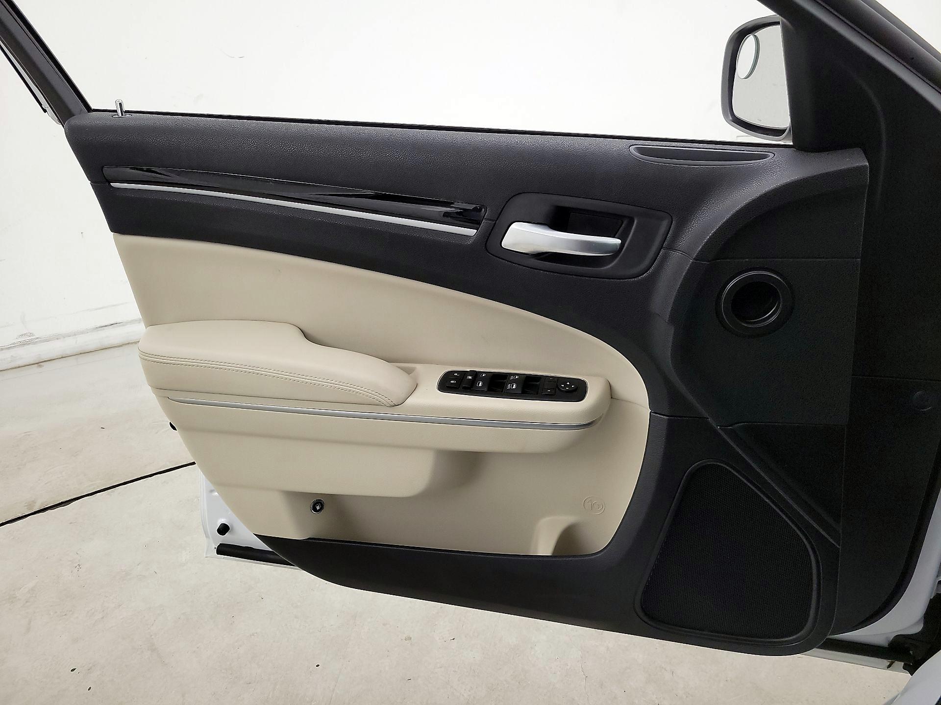 Thumbnail: 2023 Chrysler 300 - 12