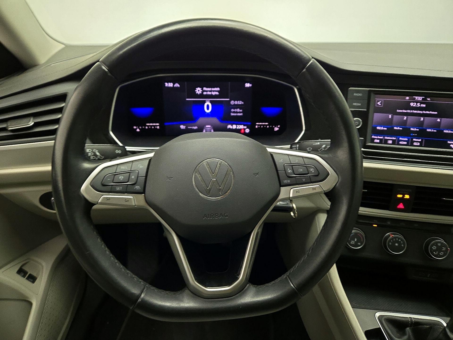 Thumbnail: 2022 Volkswagen Jetta - 10