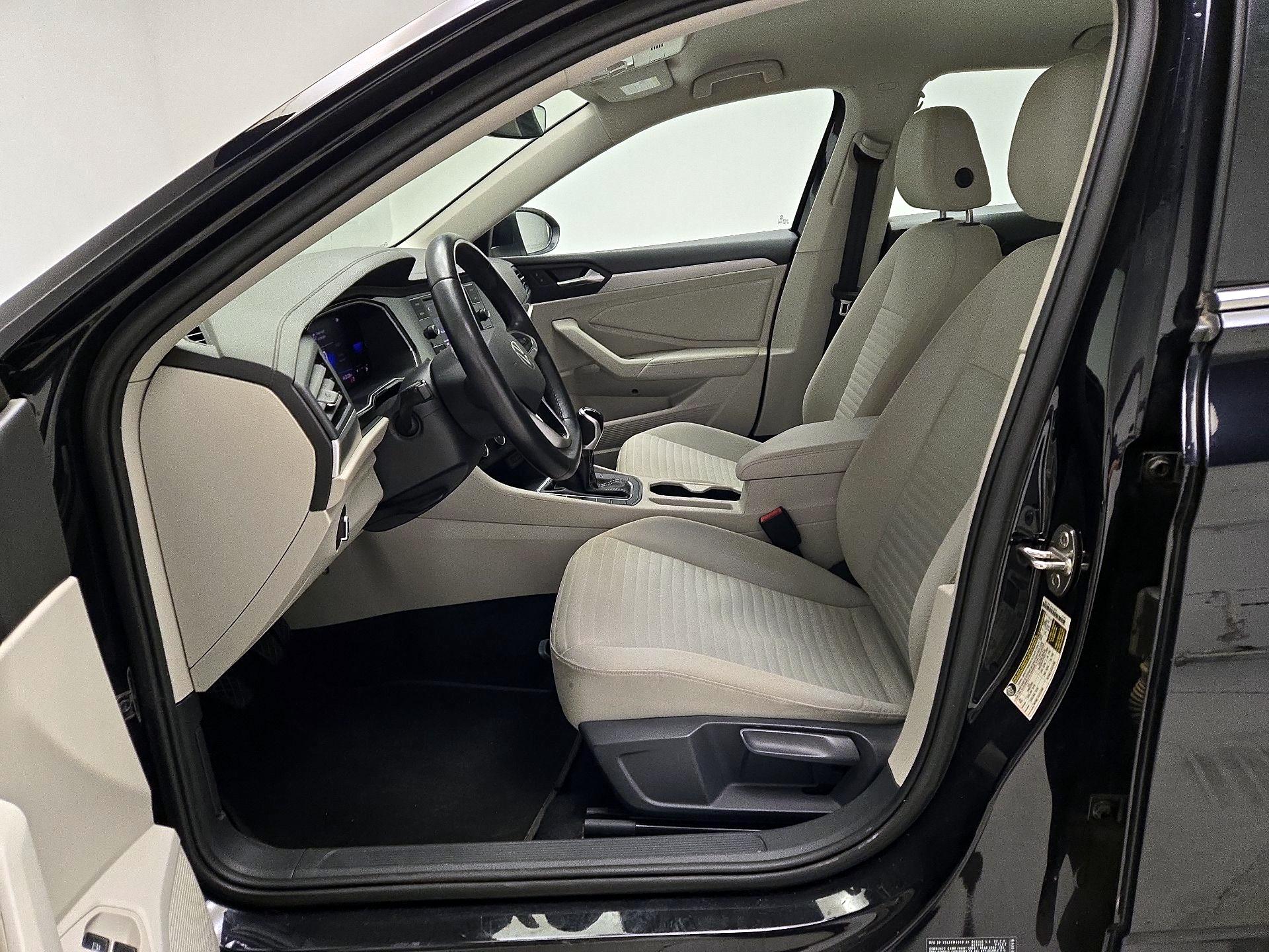 Thumbnail: 2022 Volkswagen Jetta - 11