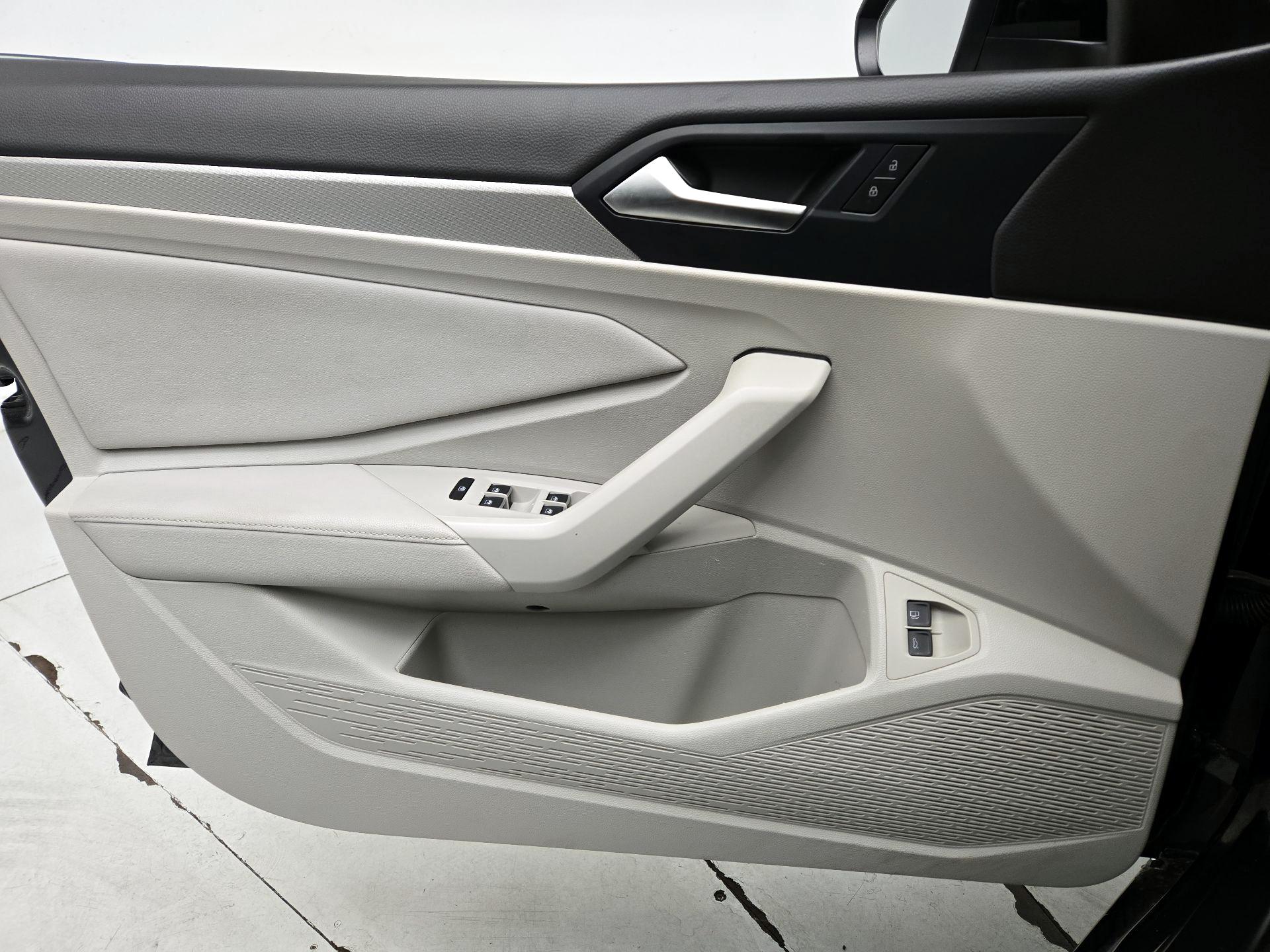 Thumbnail: 2022 Volkswagen Jetta - 12