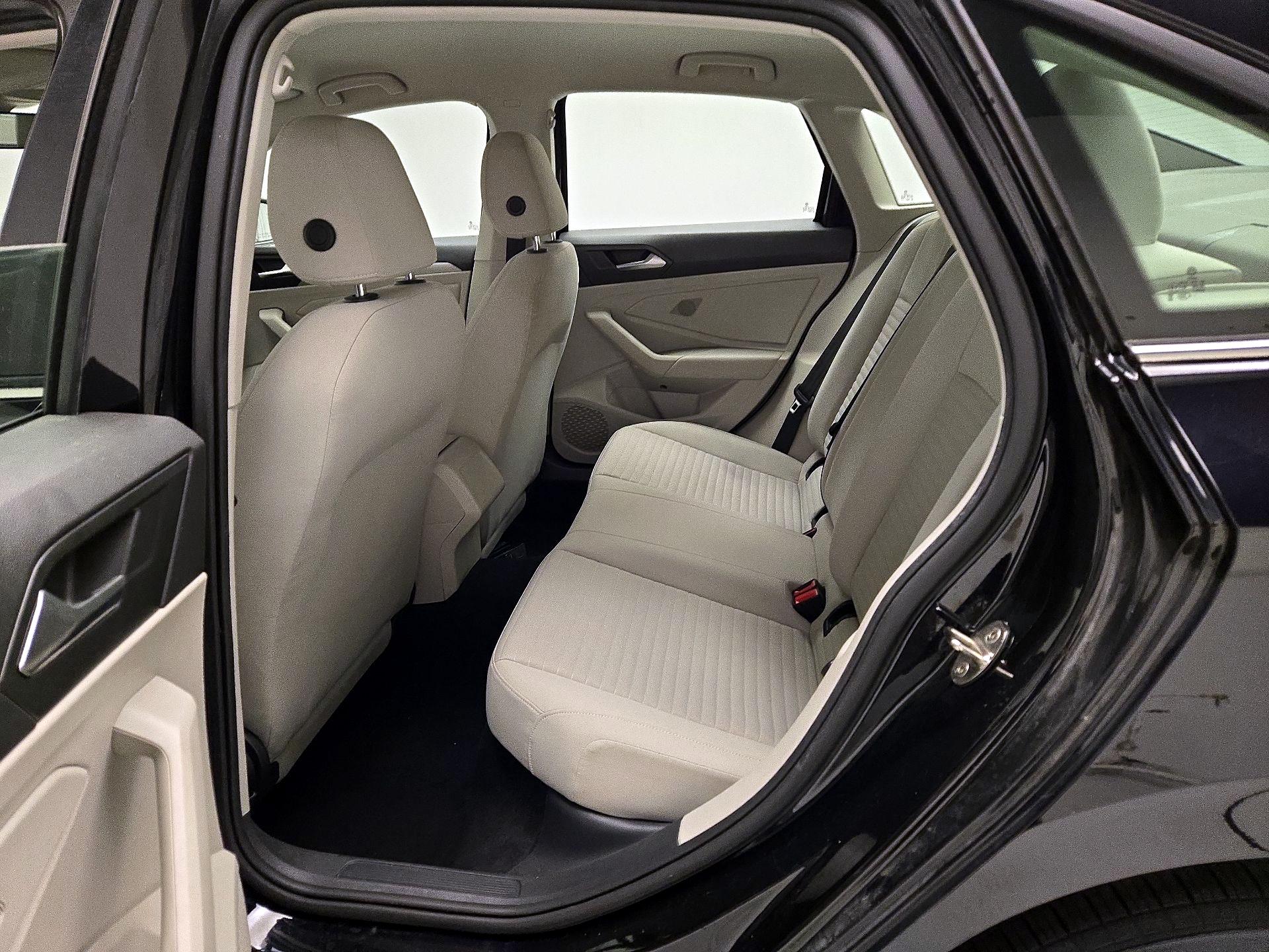 Thumbnail: 2022 Volkswagen Jetta - 19