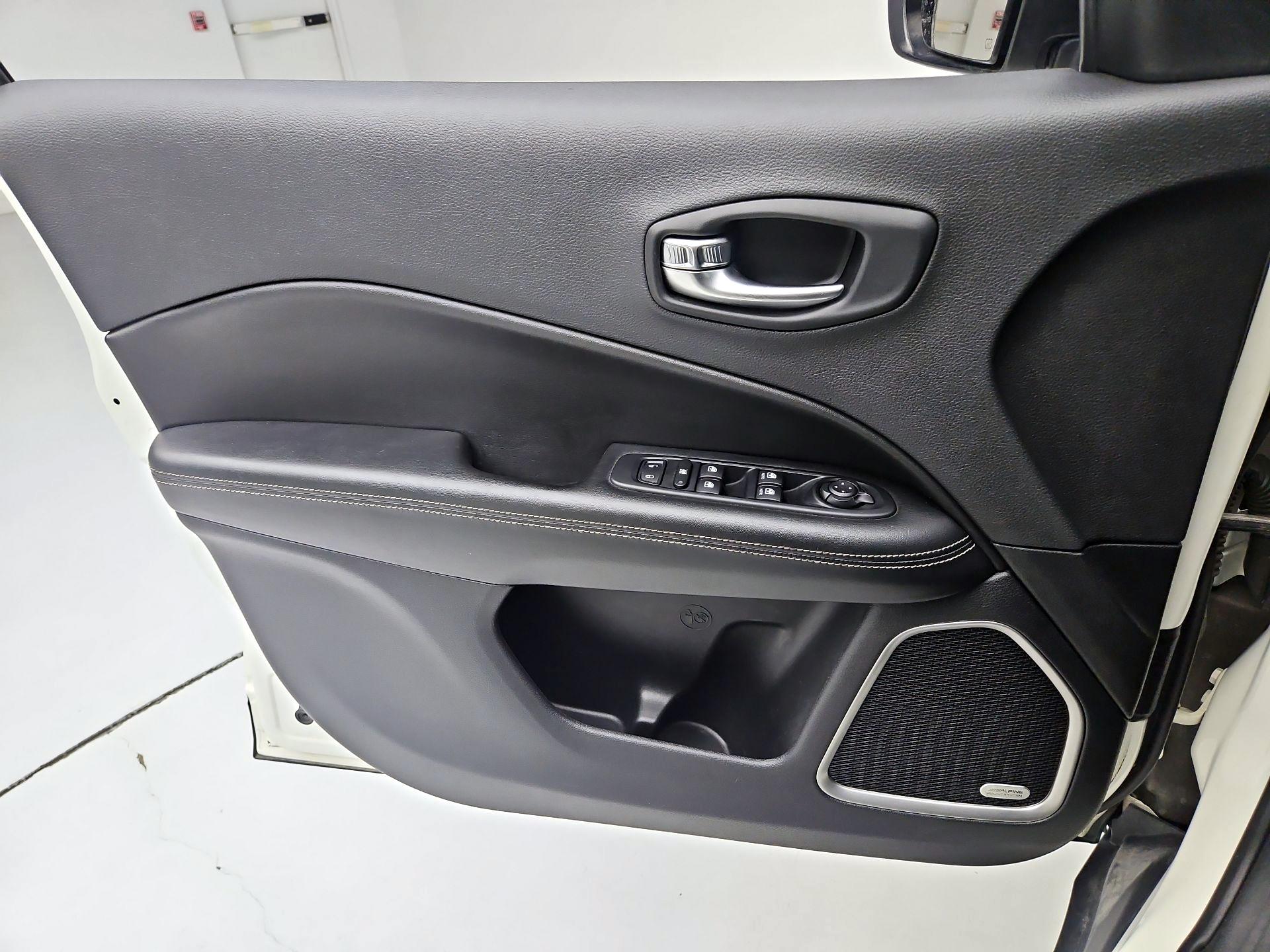 Thumbnail: 2021 Jeep Compass - 12