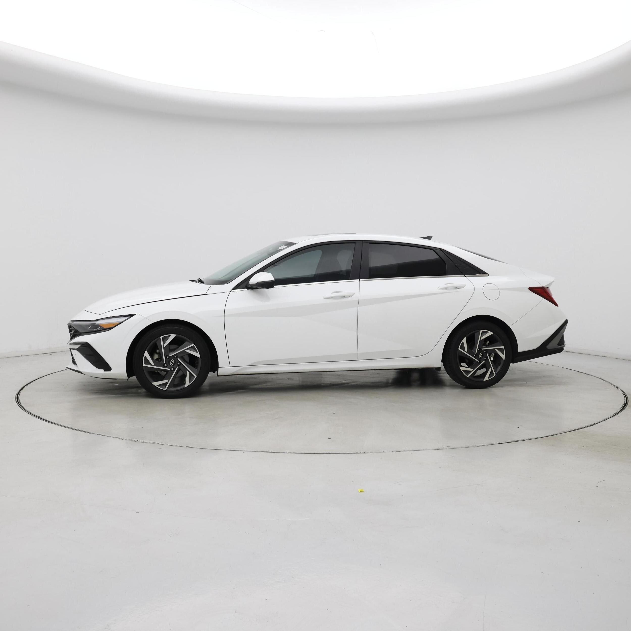 Thumbnail: 2024 Hyundai Elantra - 3