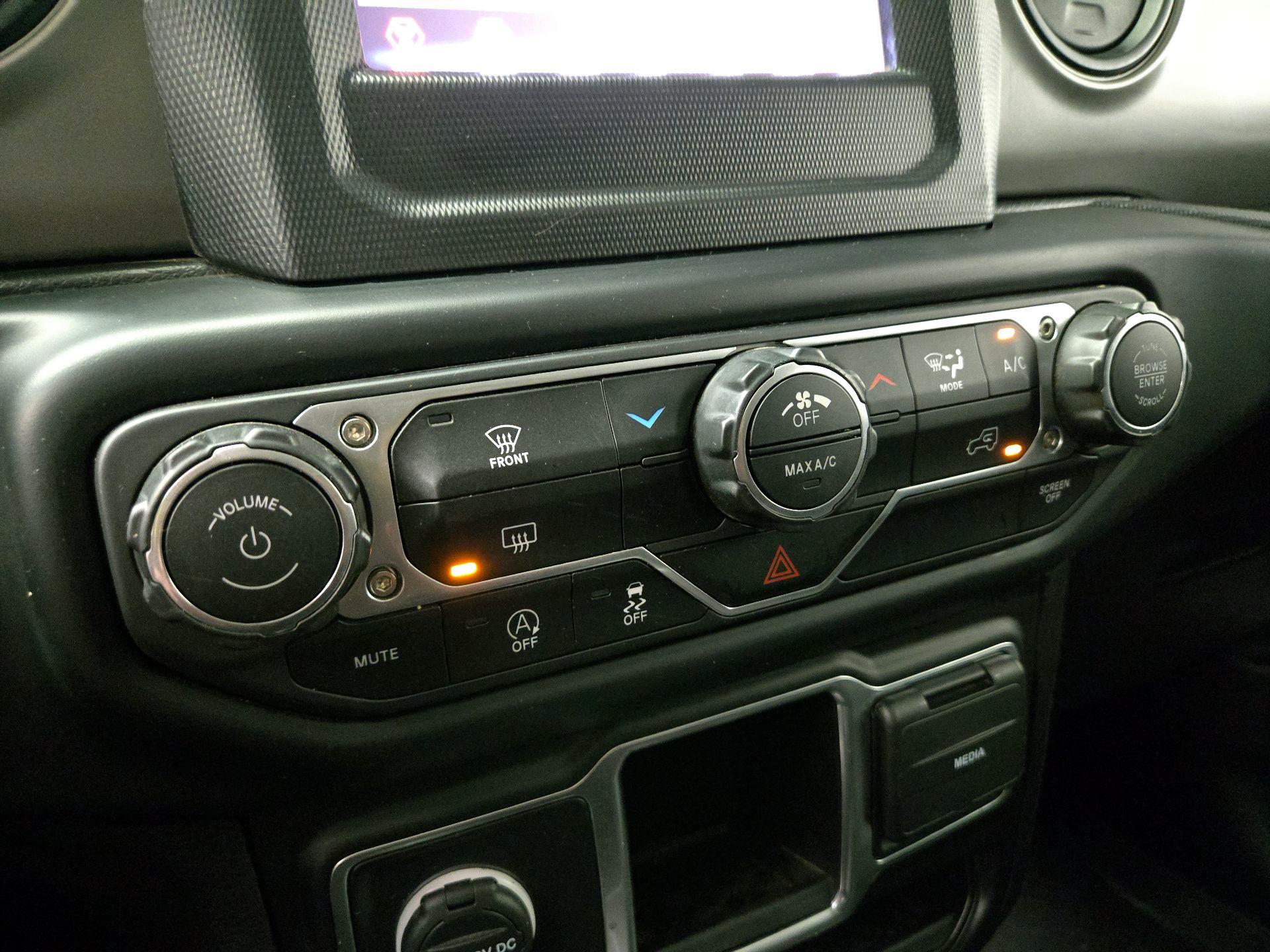 Thumbnail: 2022 Jeep Wrangler - 16