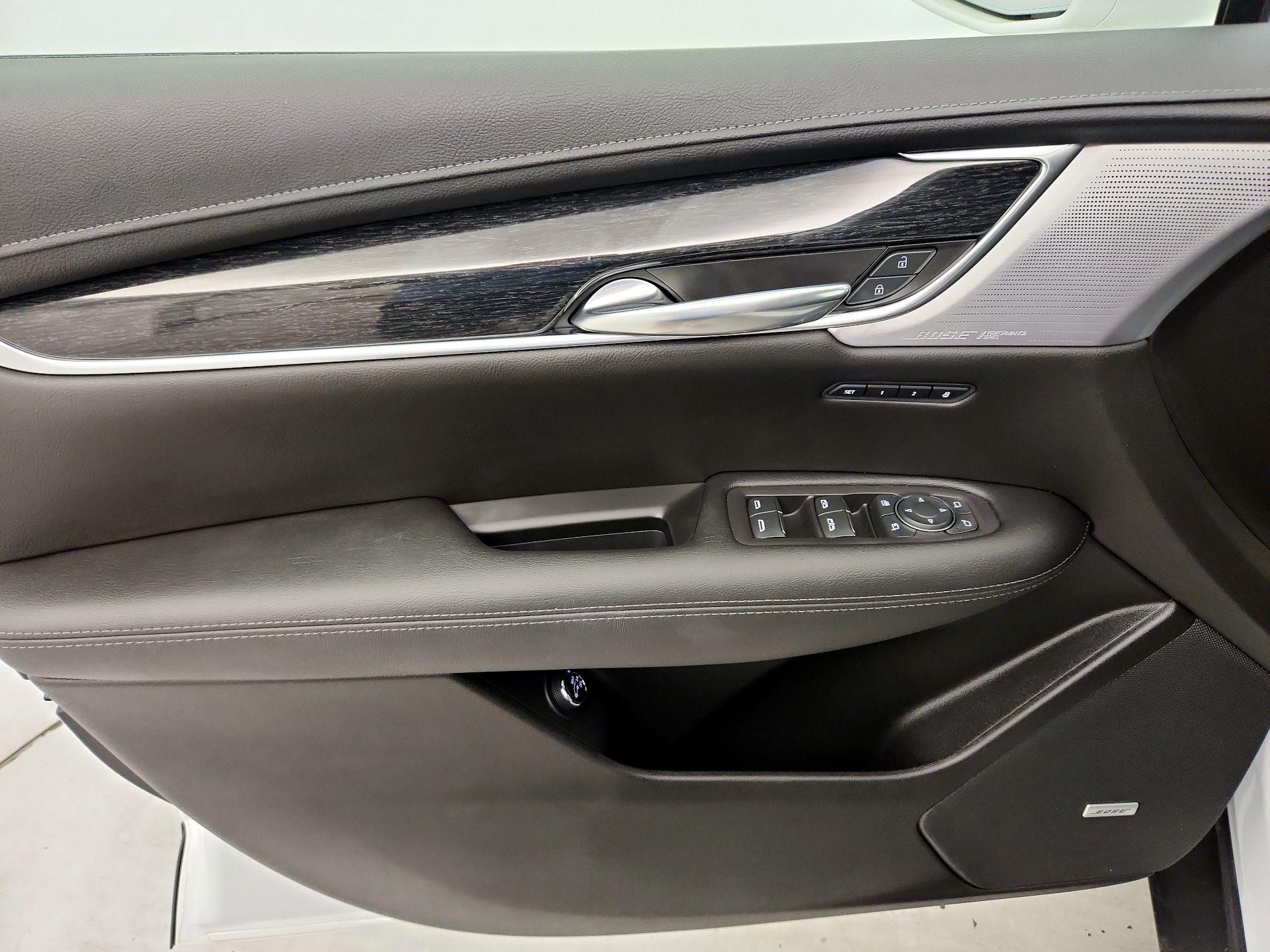 Thumbnail: 2020 Cadillac XT5 - 12