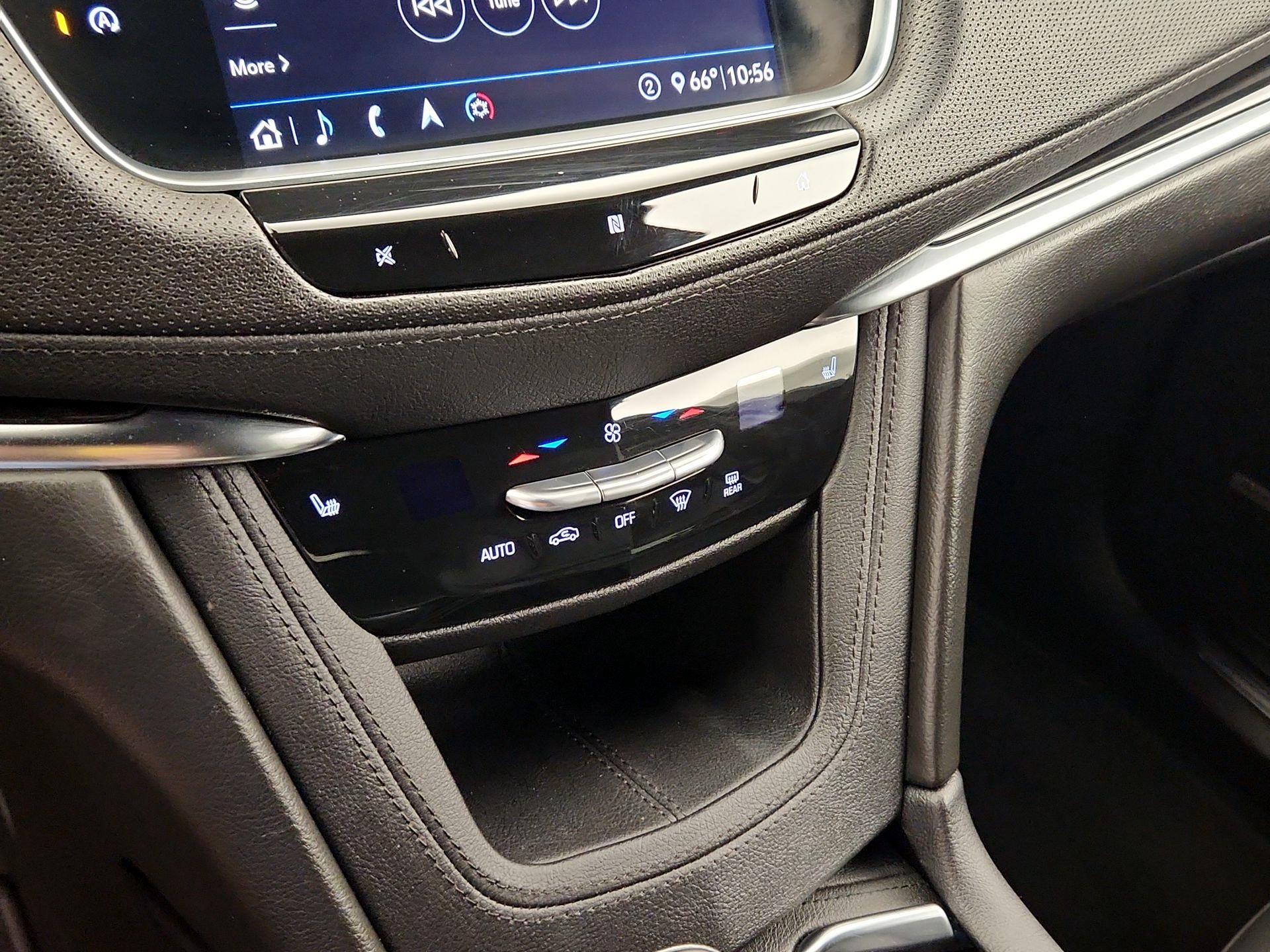 Thumbnail: 2020 Cadillac XT5 - 17